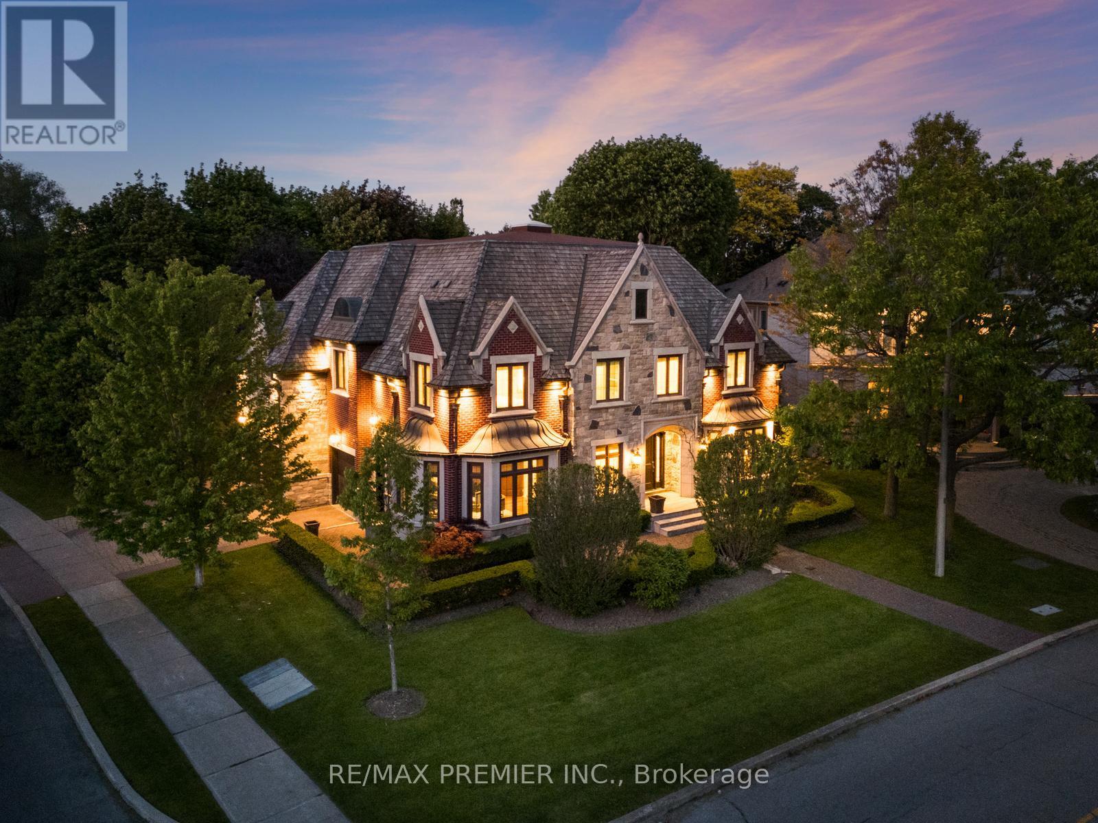 35 NORMANDALE CRESCENT