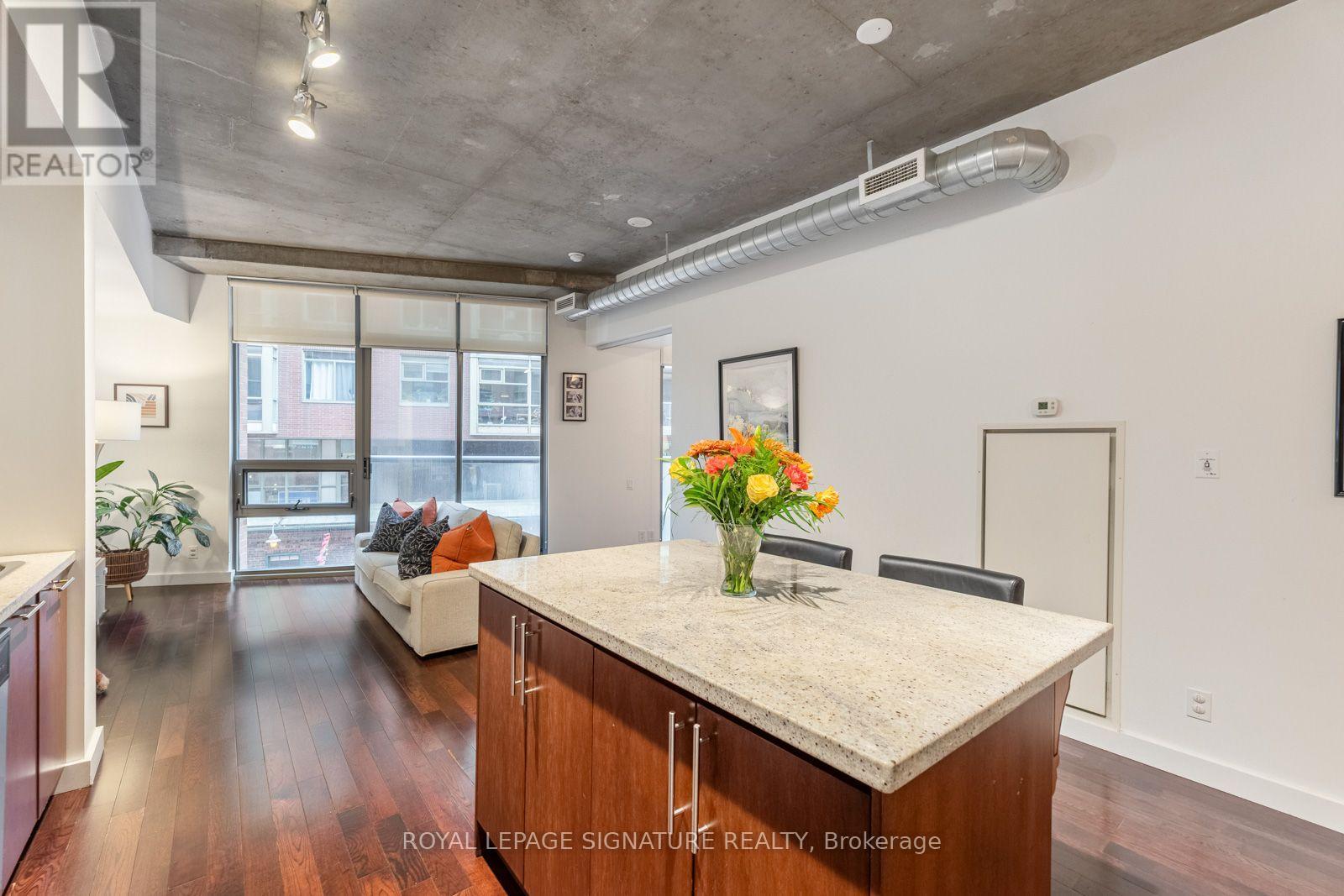 210 - 33 Mill Street Property Photo 4