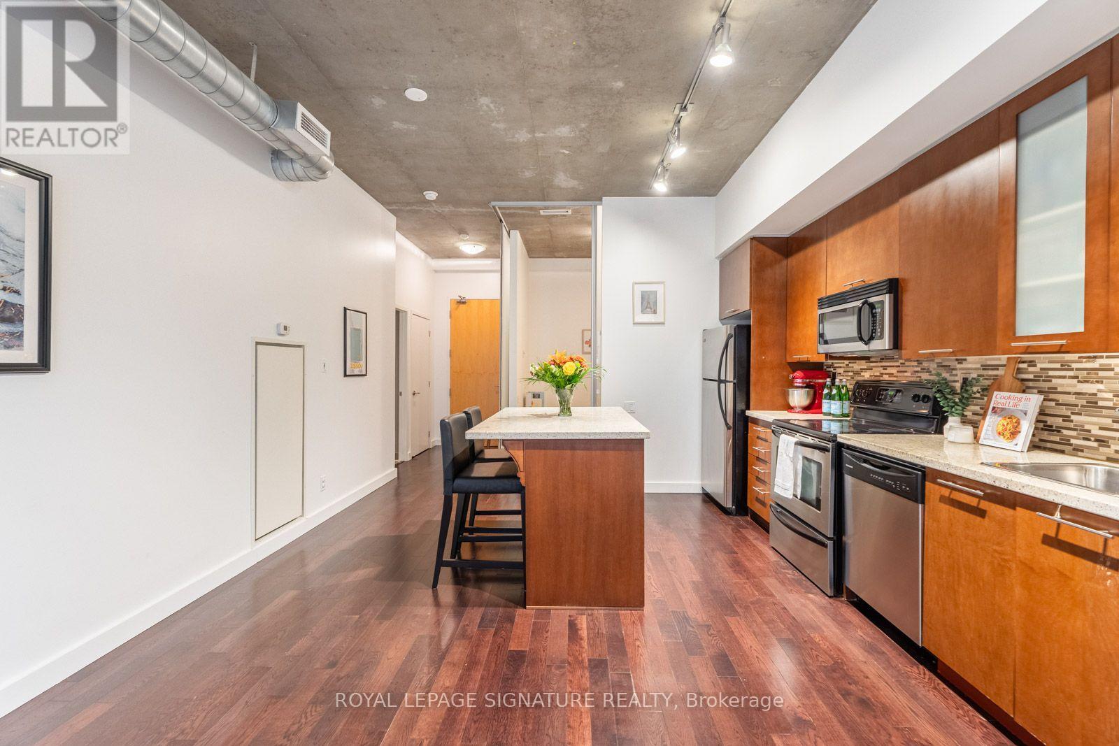 210 - 33 Mill Street Property Photo 6