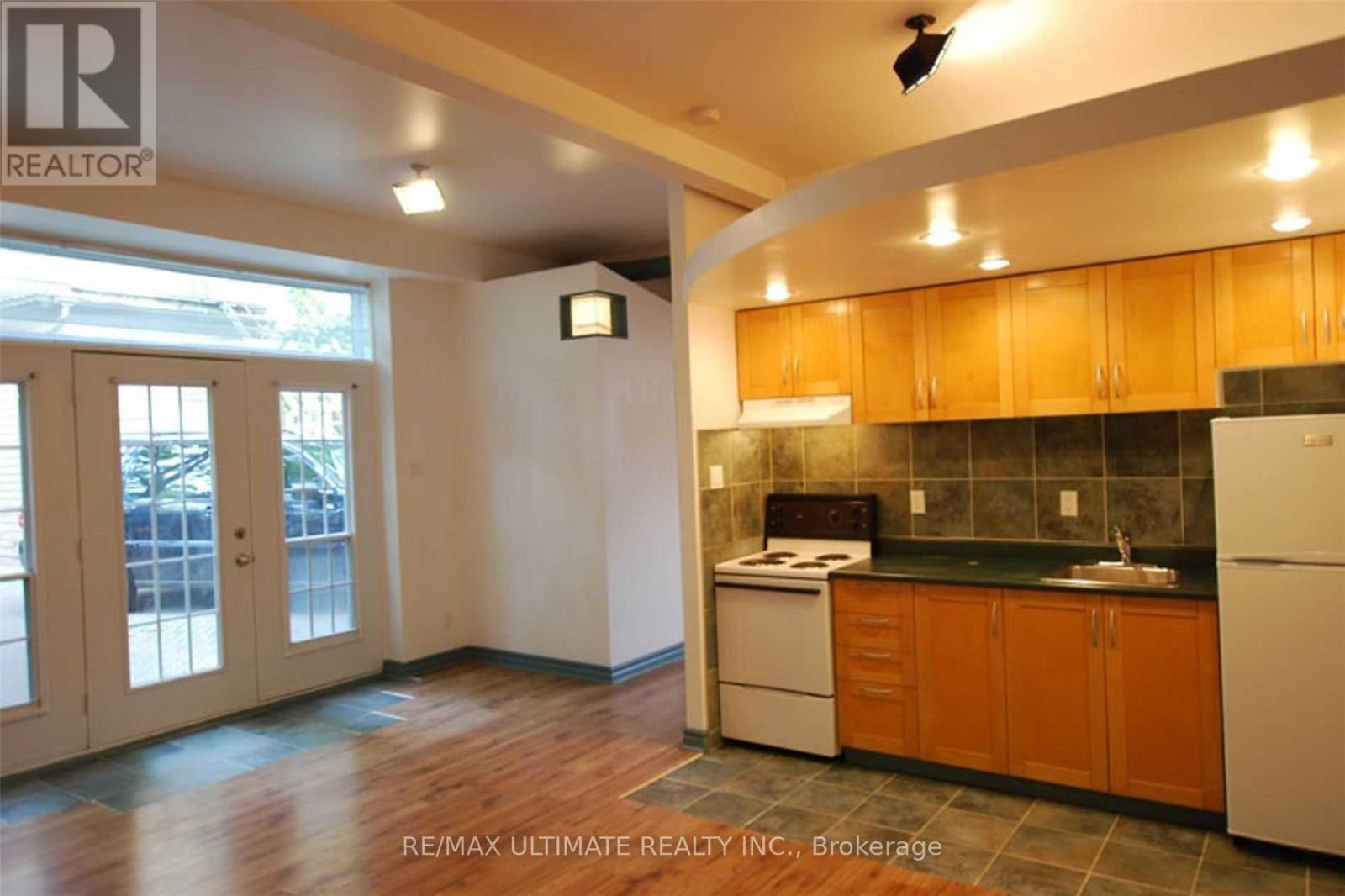 93 Spadina Road Property Photo 7