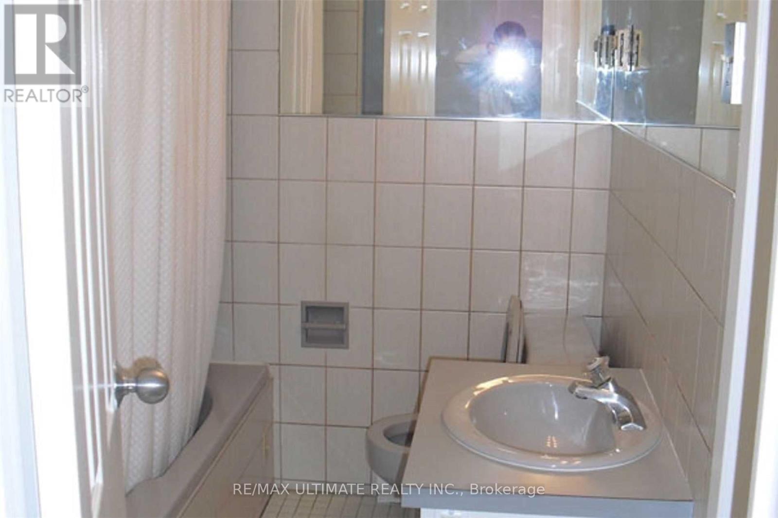 93 Spadina Road Property Photo 8