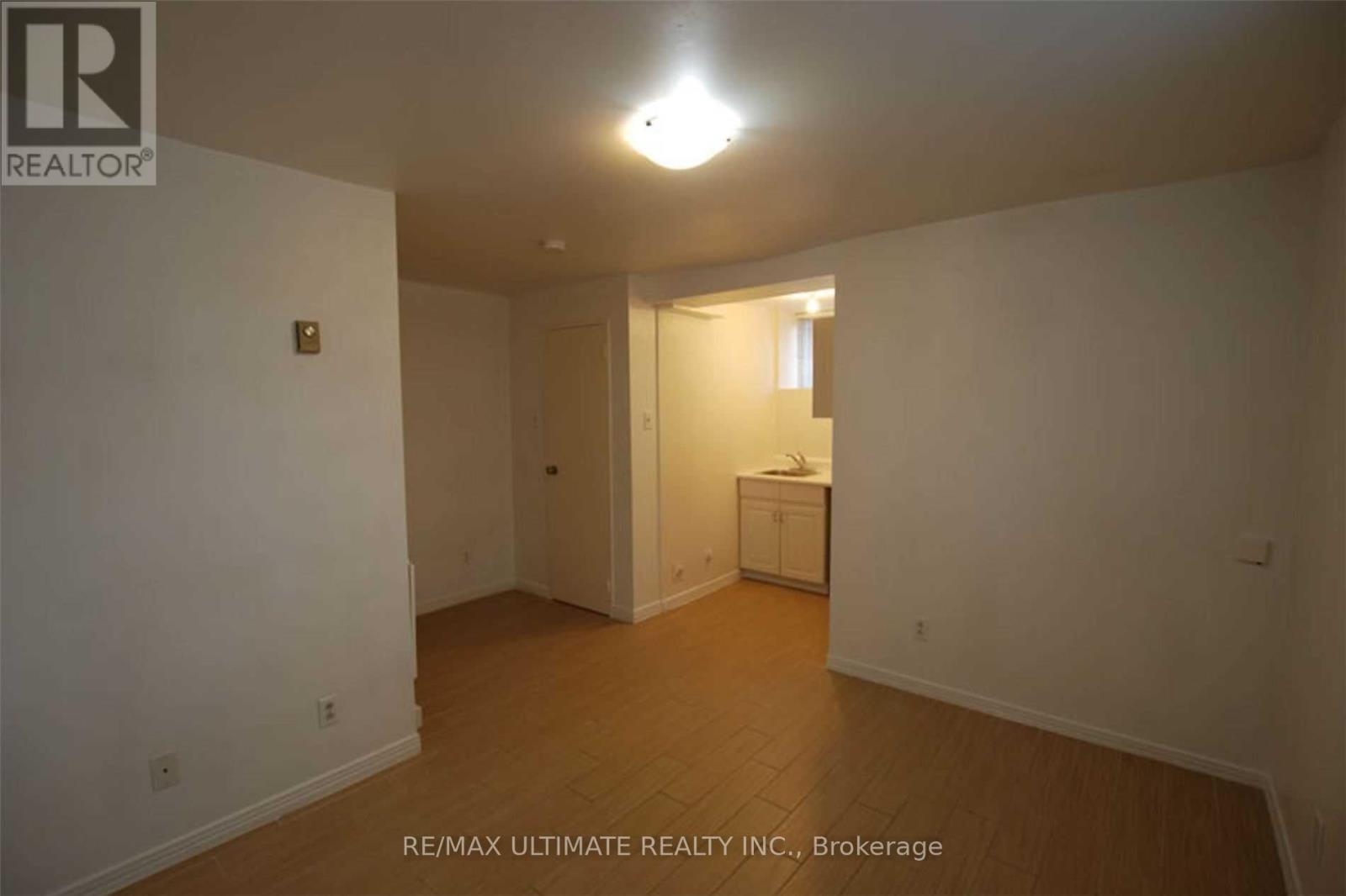 93 Spadina Road Property Photo 14