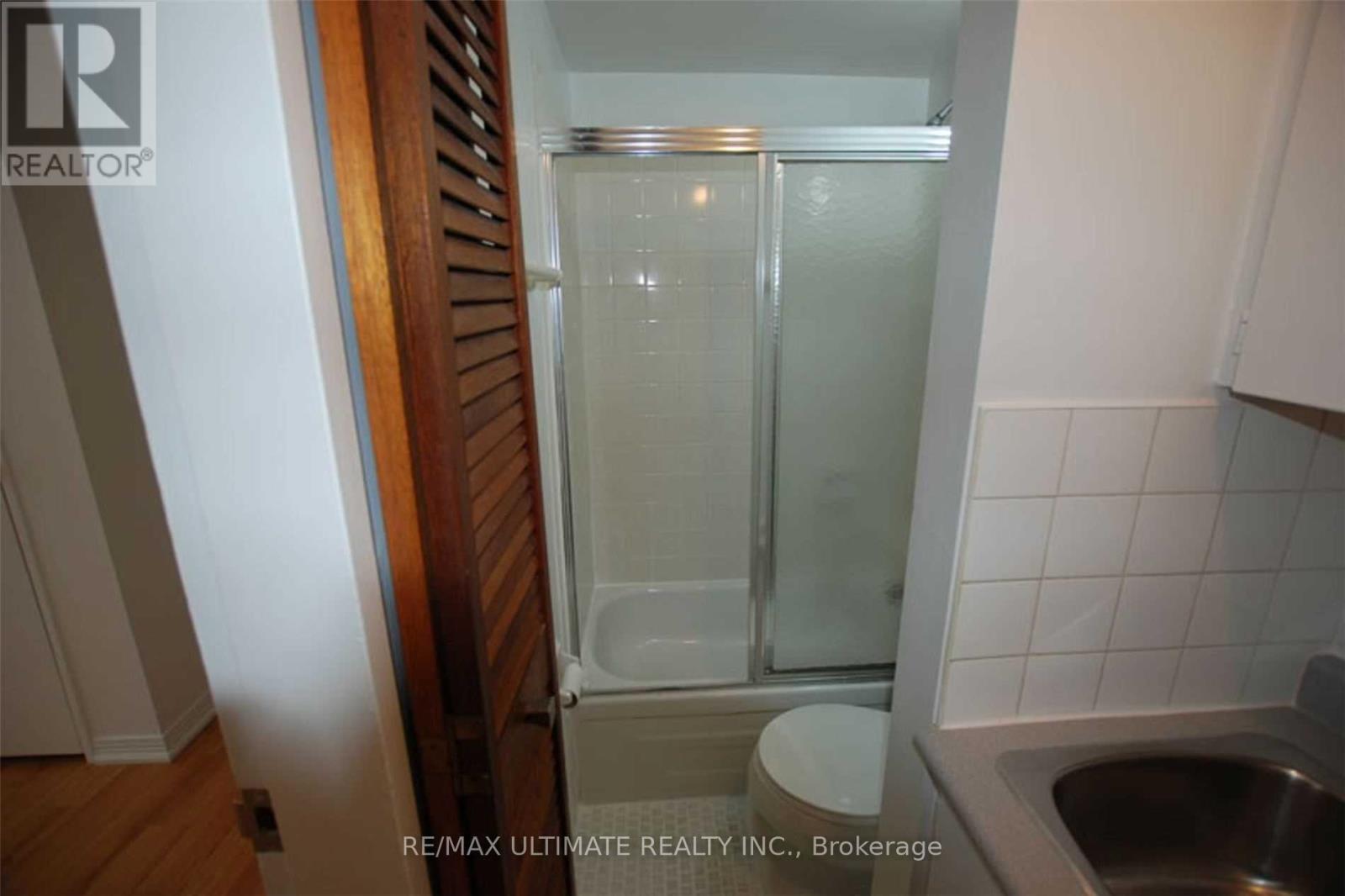 93 Spadina Road Property Photo 17