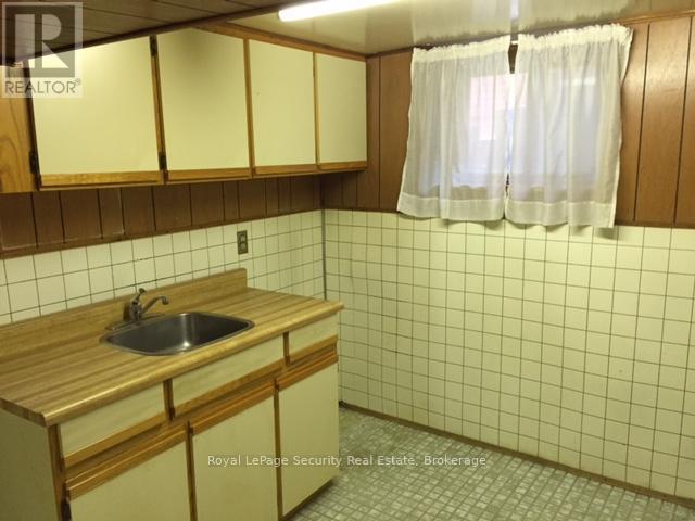 464 Euclid Avenue Property Photo 8