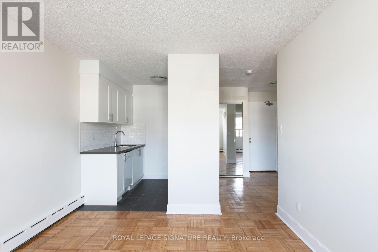 205 - 990 AVENUE ROAD Property Photo 1