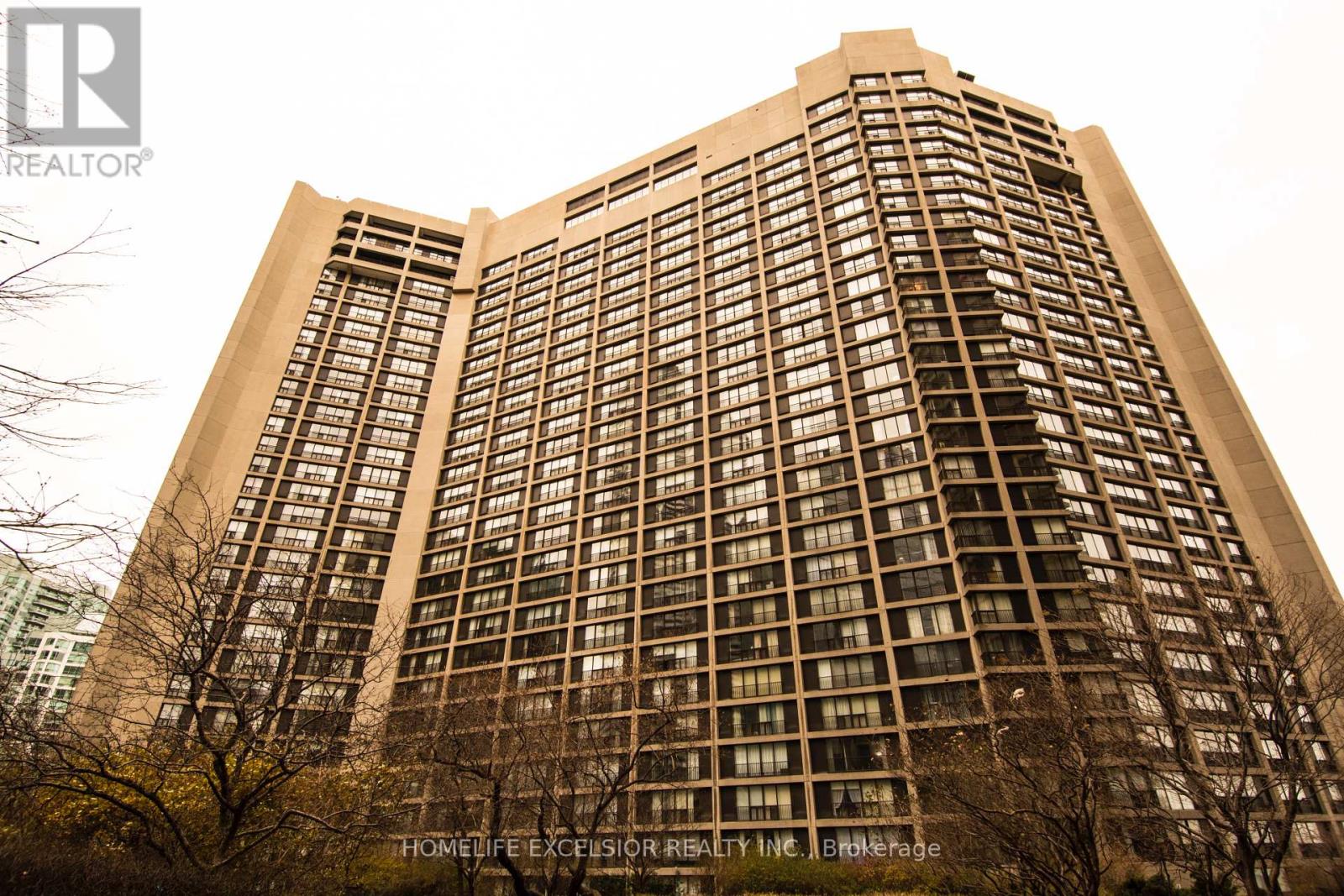 3227 - 33 Harbour Square Property Photo 2