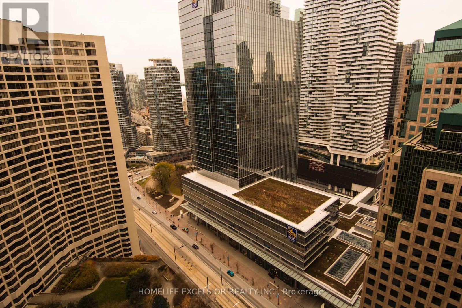 3227 - 33 Harbour Square Property Photo 3