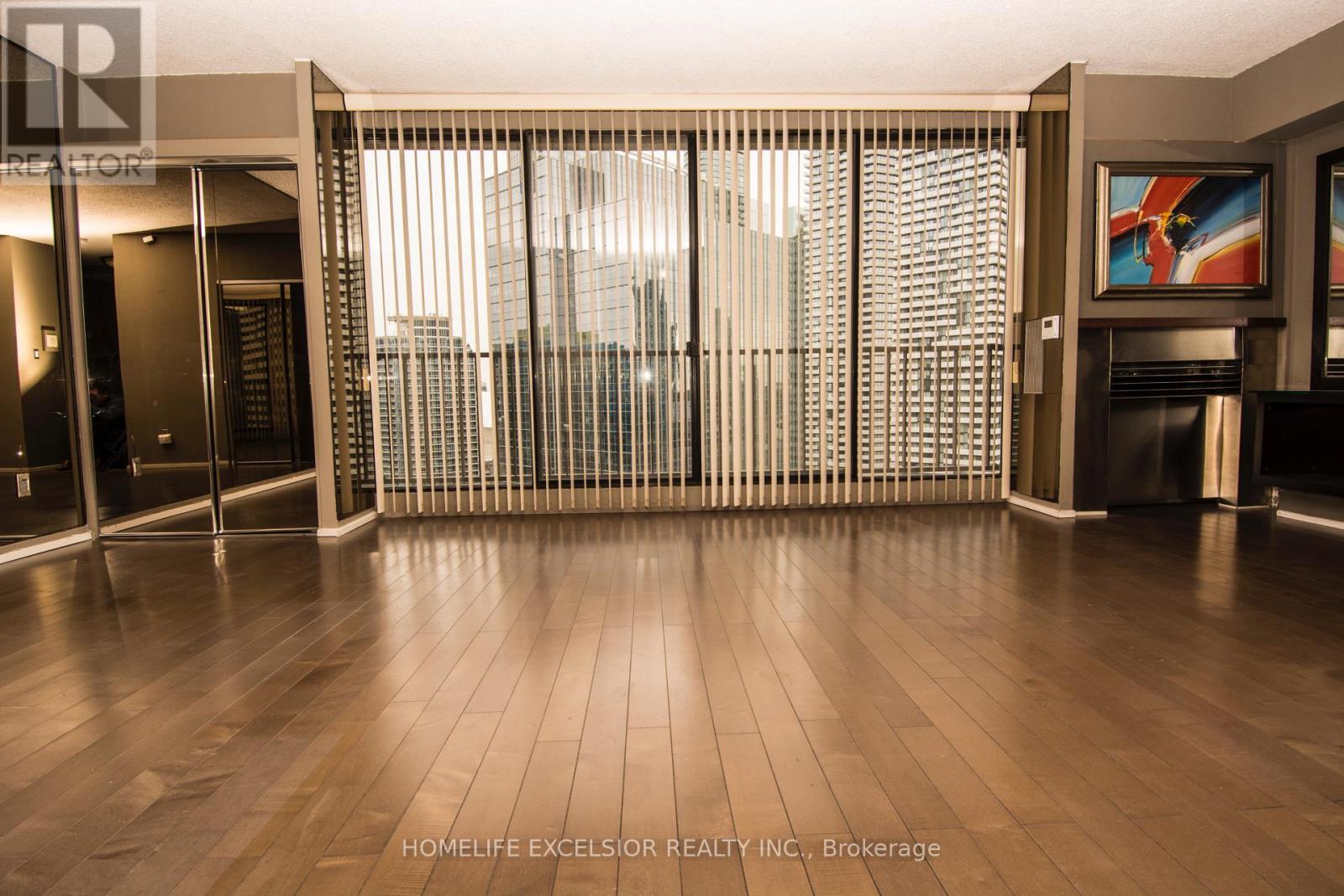 3227 - 33 Harbour Square Property Photo 5