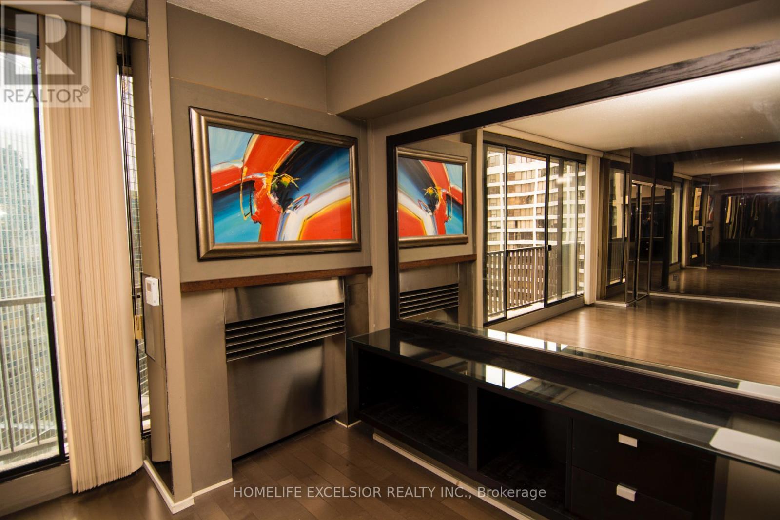 3227 - 33 Harbour Square Property Photo 6