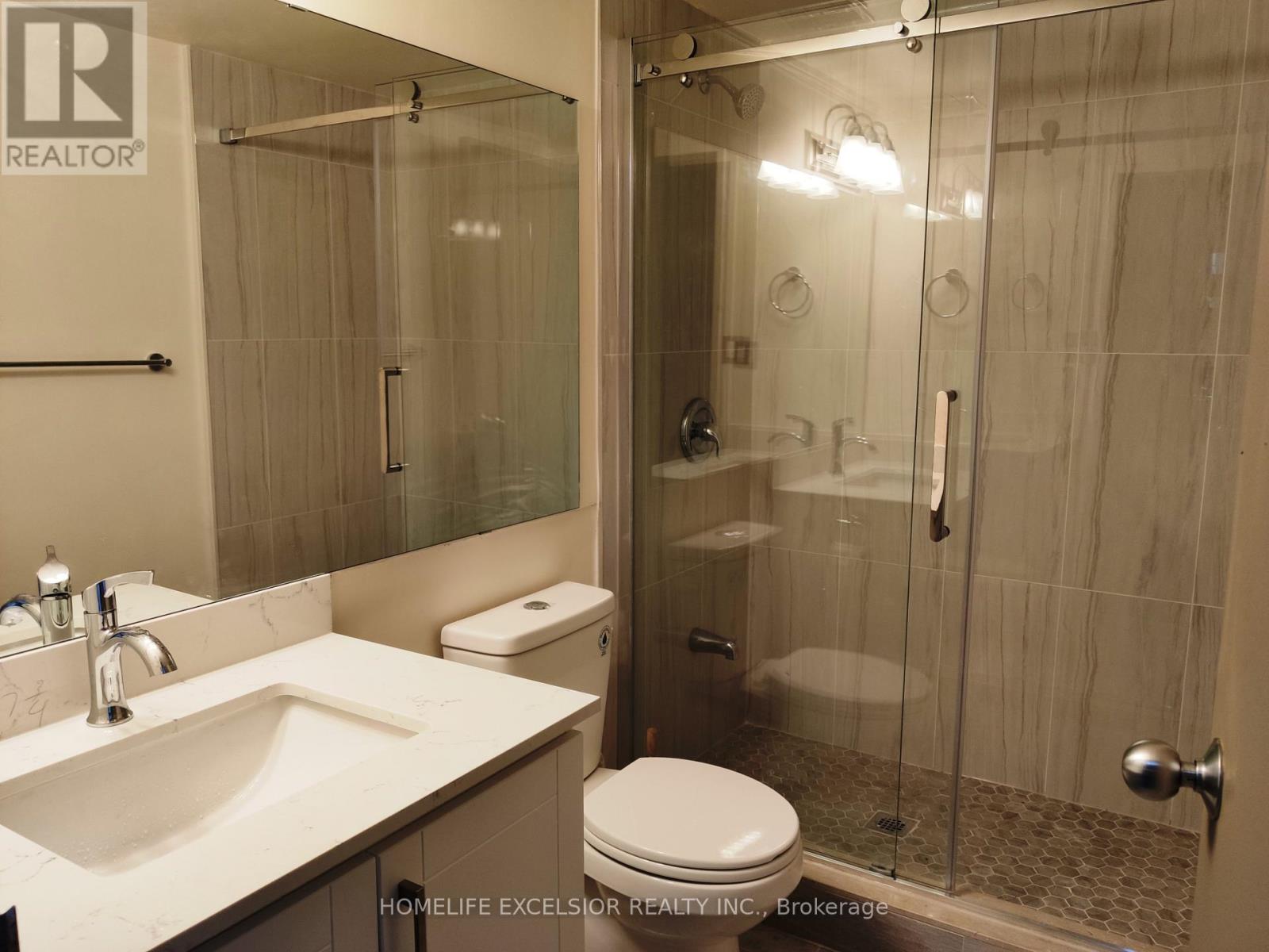 3227 - 33 Harbour Square Property Photo 9