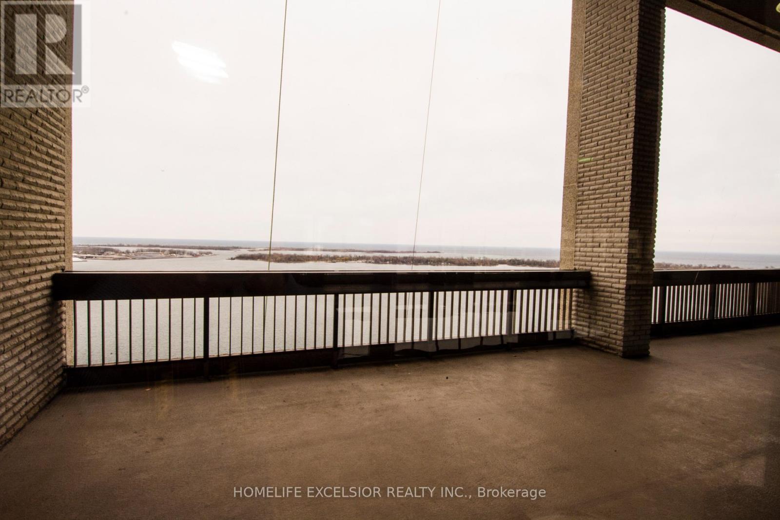 3227 - 33 Harbour Square Property Photo 26