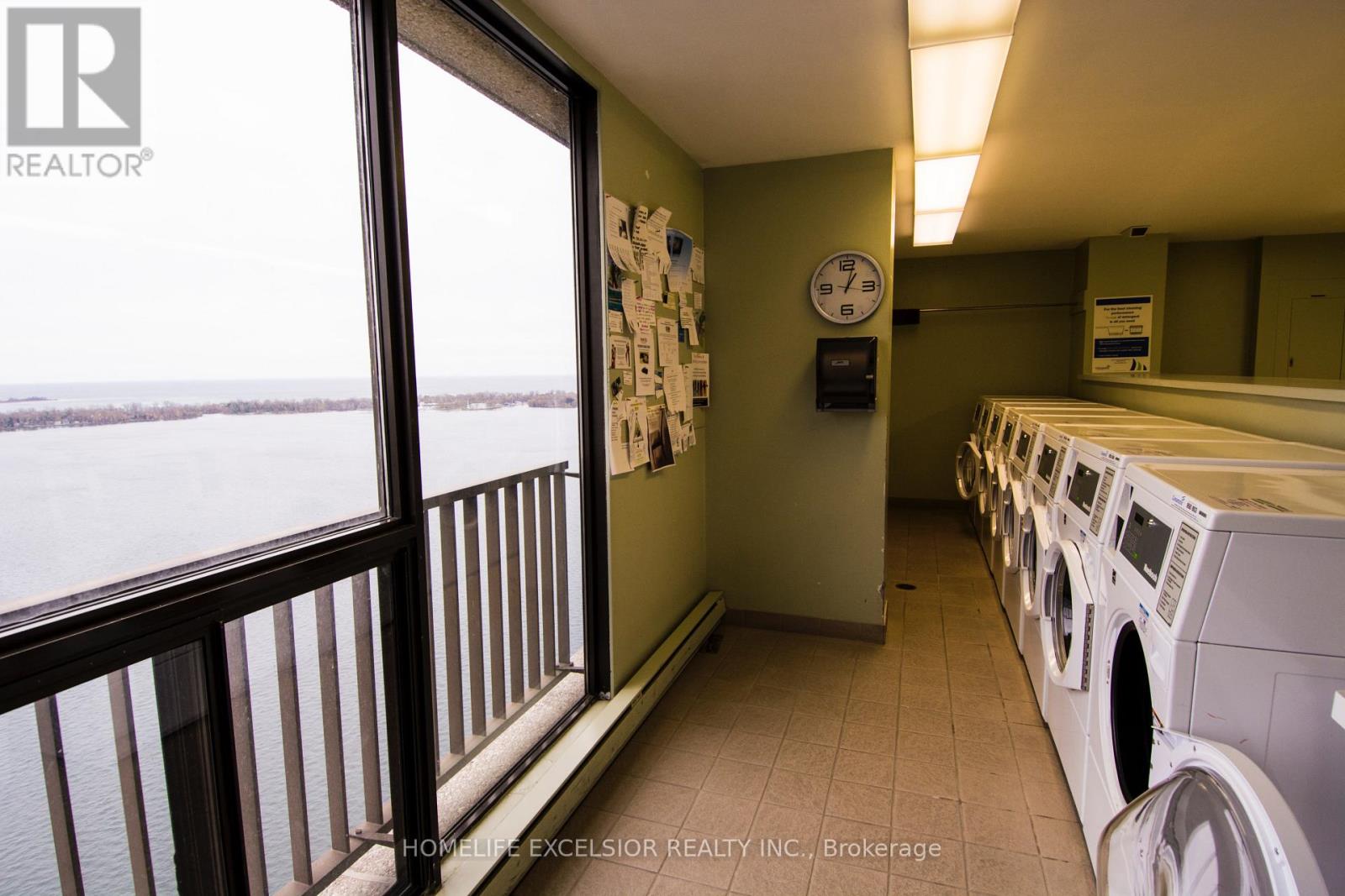 3227 - 33 Harbour Square Property Photo 27