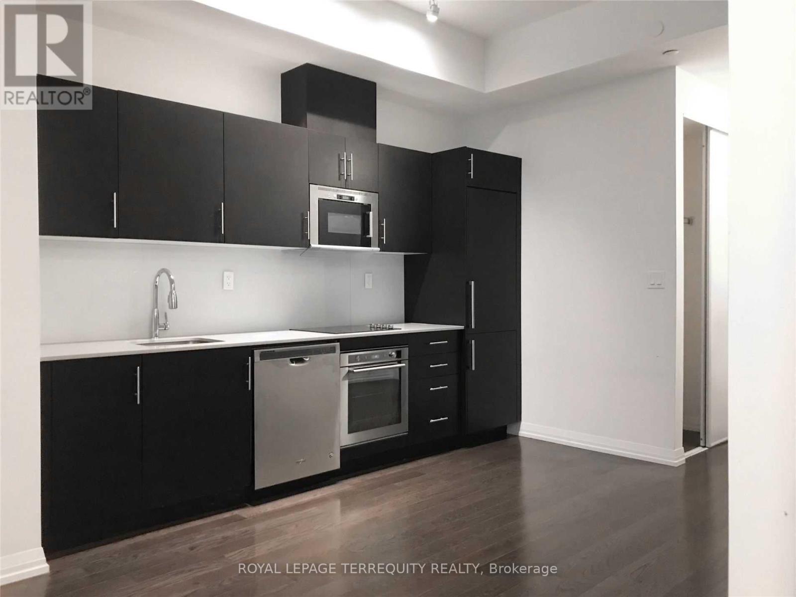 801 - 460 Adelaide Street E Property Photo 4