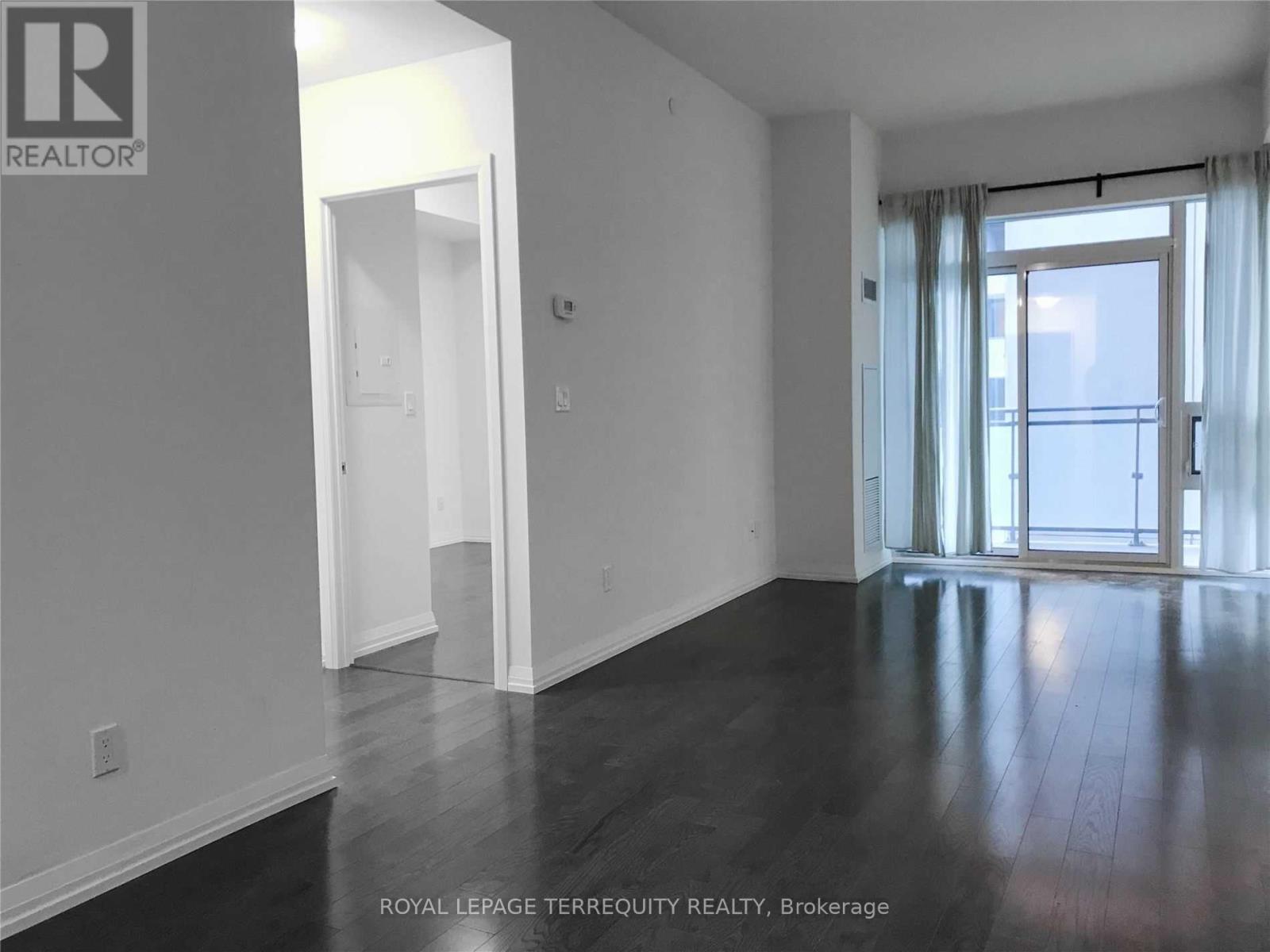 801 - 460 Adelaide Street E Property Photo 5