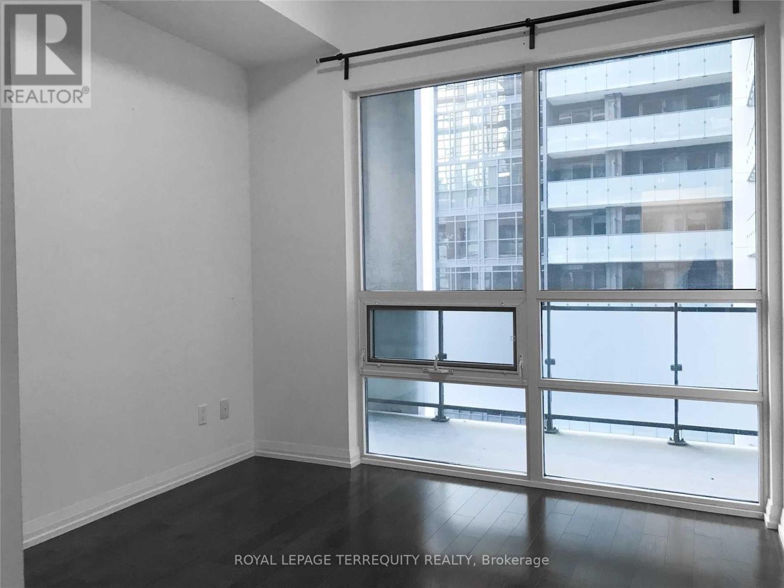 801 - 460 Adelaide Street E Property Photo 6