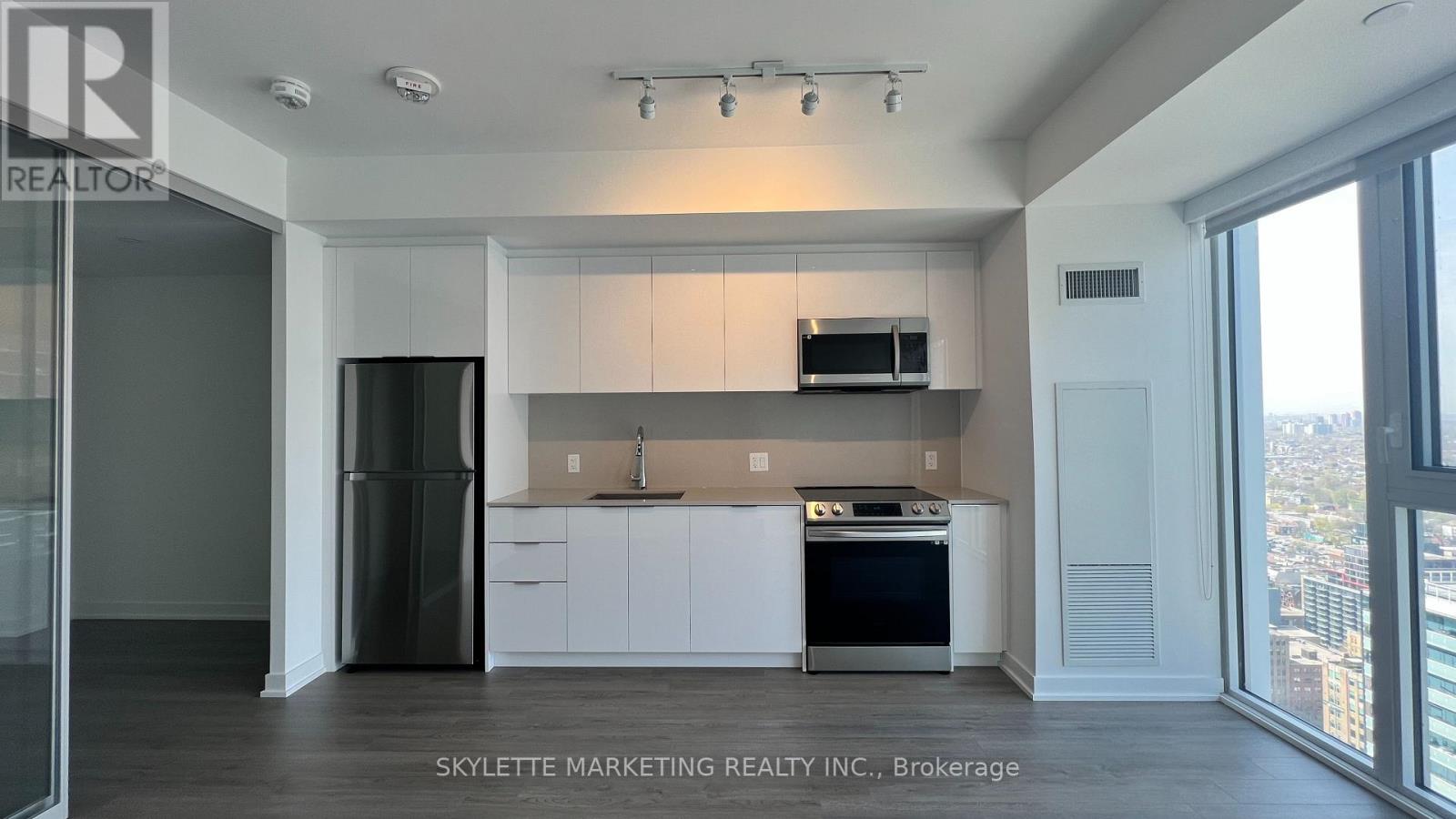3801 - 357 King Street W Property Photo 5