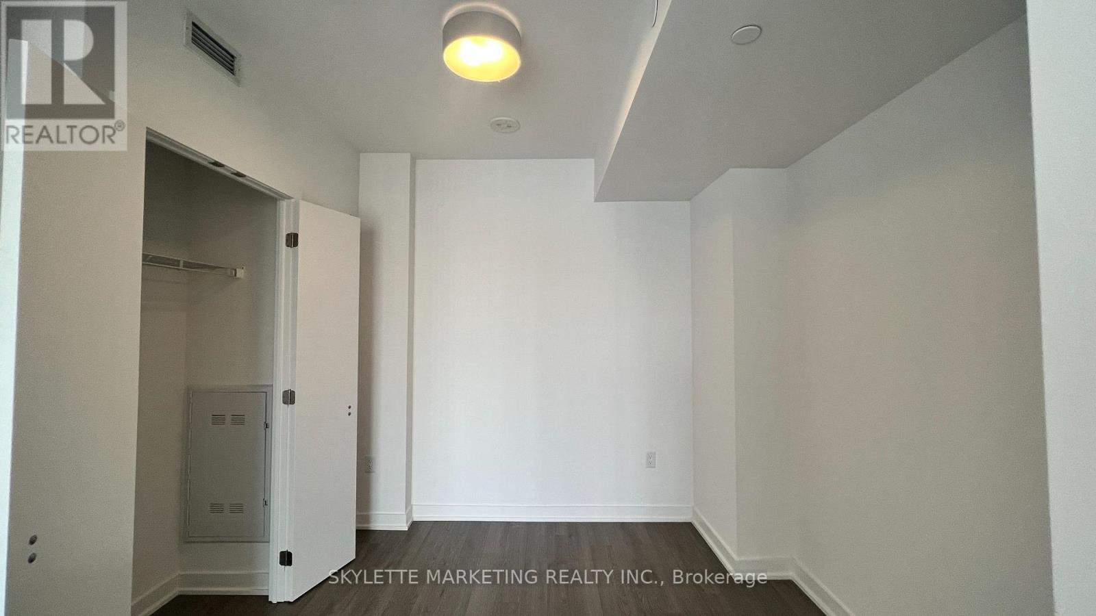 3801 - 357 King Street W Property Photo 14