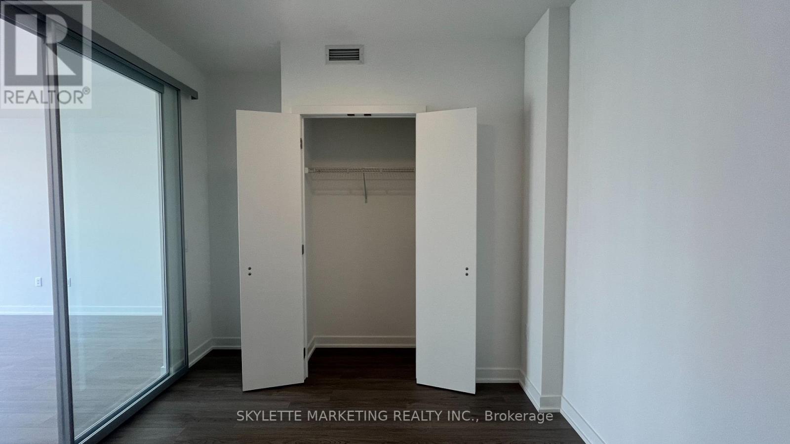 3801 - 357 King Street W Property Photo 15
