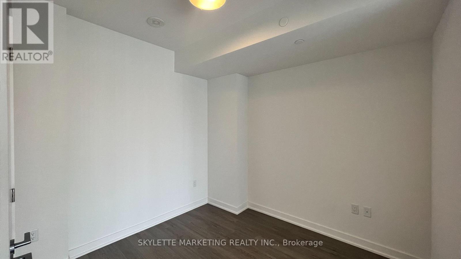 3801 - 357 King Street W Property Photo 17