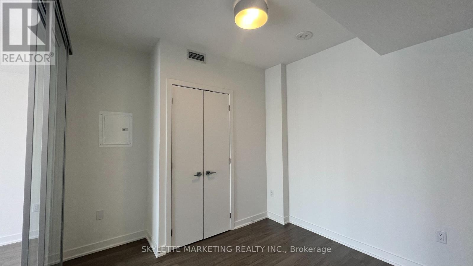 3801 - 357 King Street W Property Photo 18