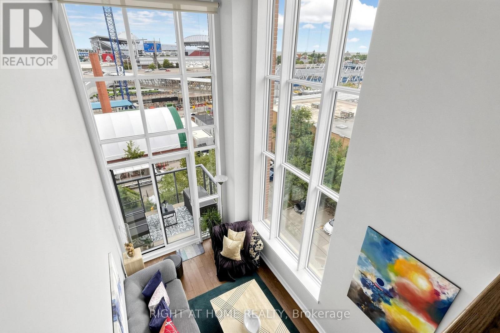 510 - 5 Hanna Avenue Property Photo 1