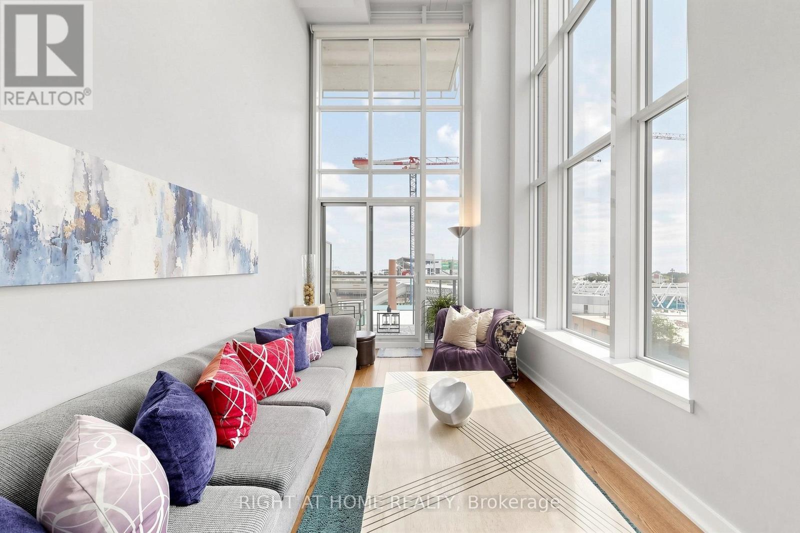 510 - 5 Hanna Avenue Property Photo 8