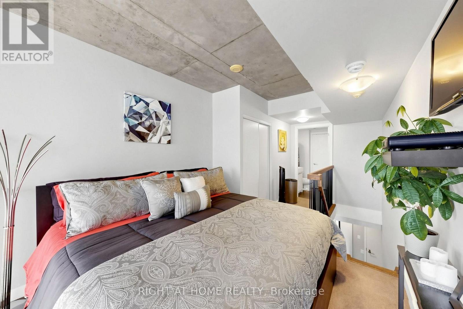510 - 5 Hanna Avenue Property Photo 18