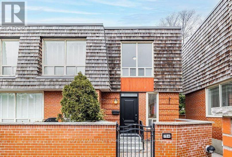 MAIN - 4- 75 UPPER CANADA DRIVE