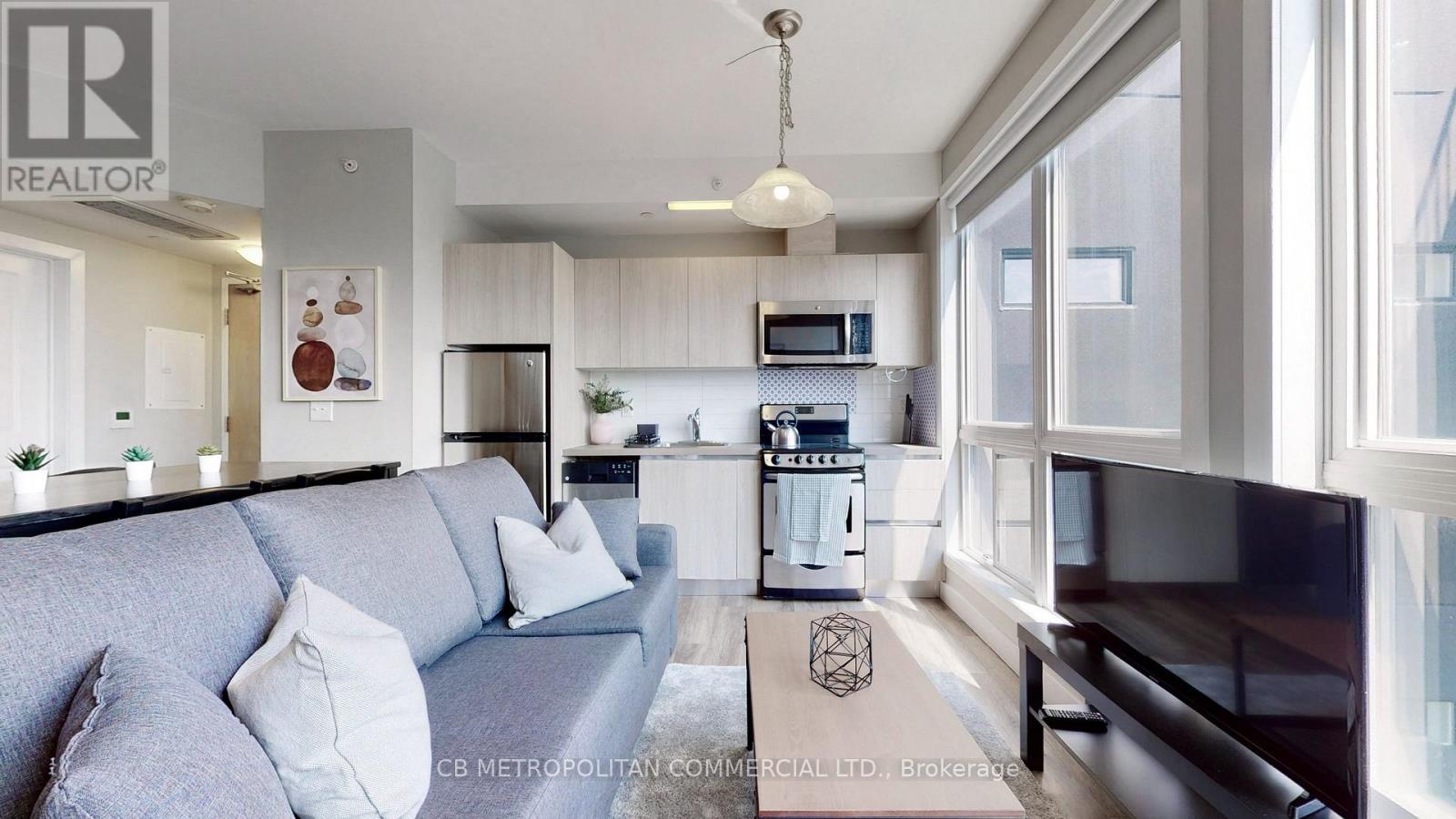 335 College Street Property Photo 6