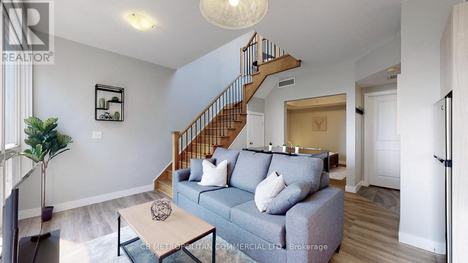 335 College Street Property Photo 7