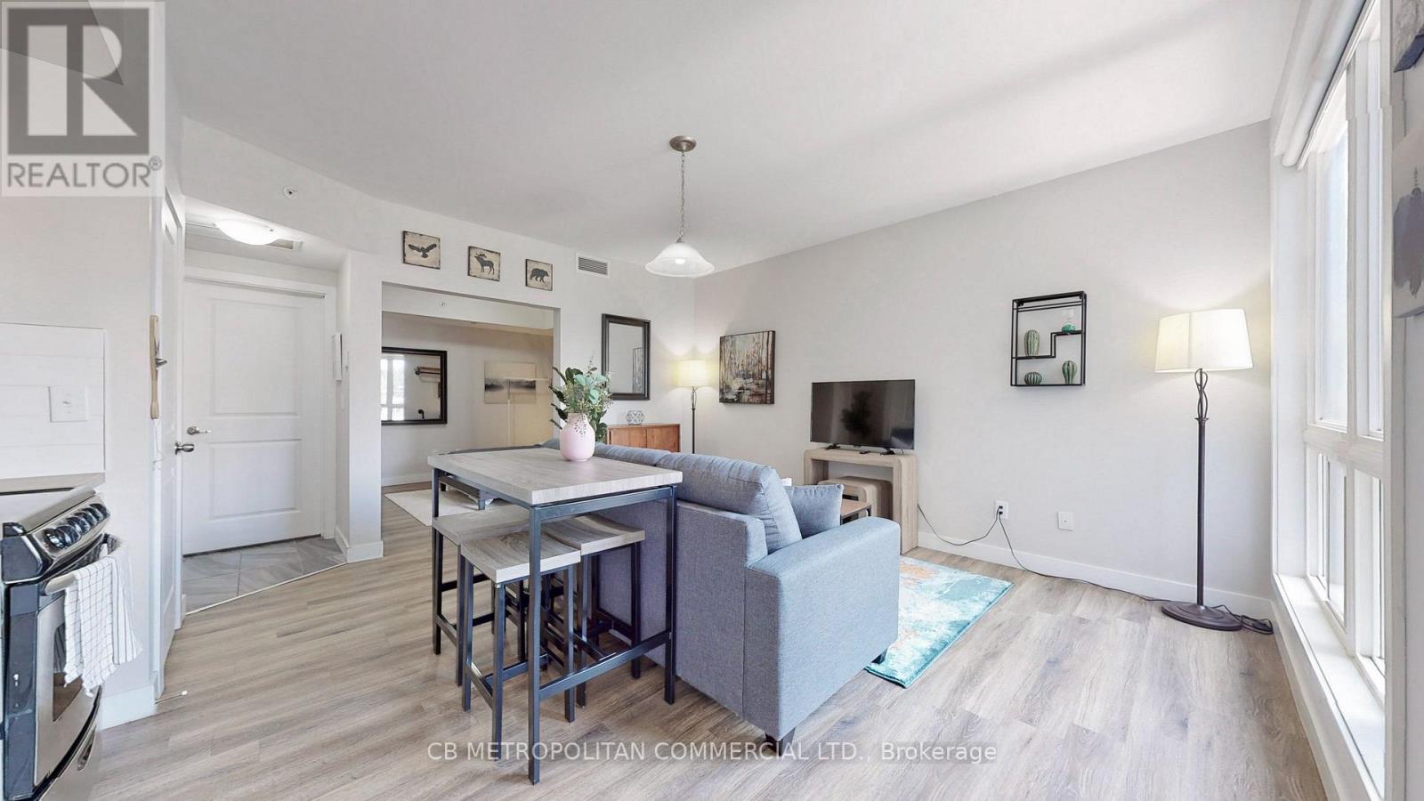 335 College Street Property Photo 12