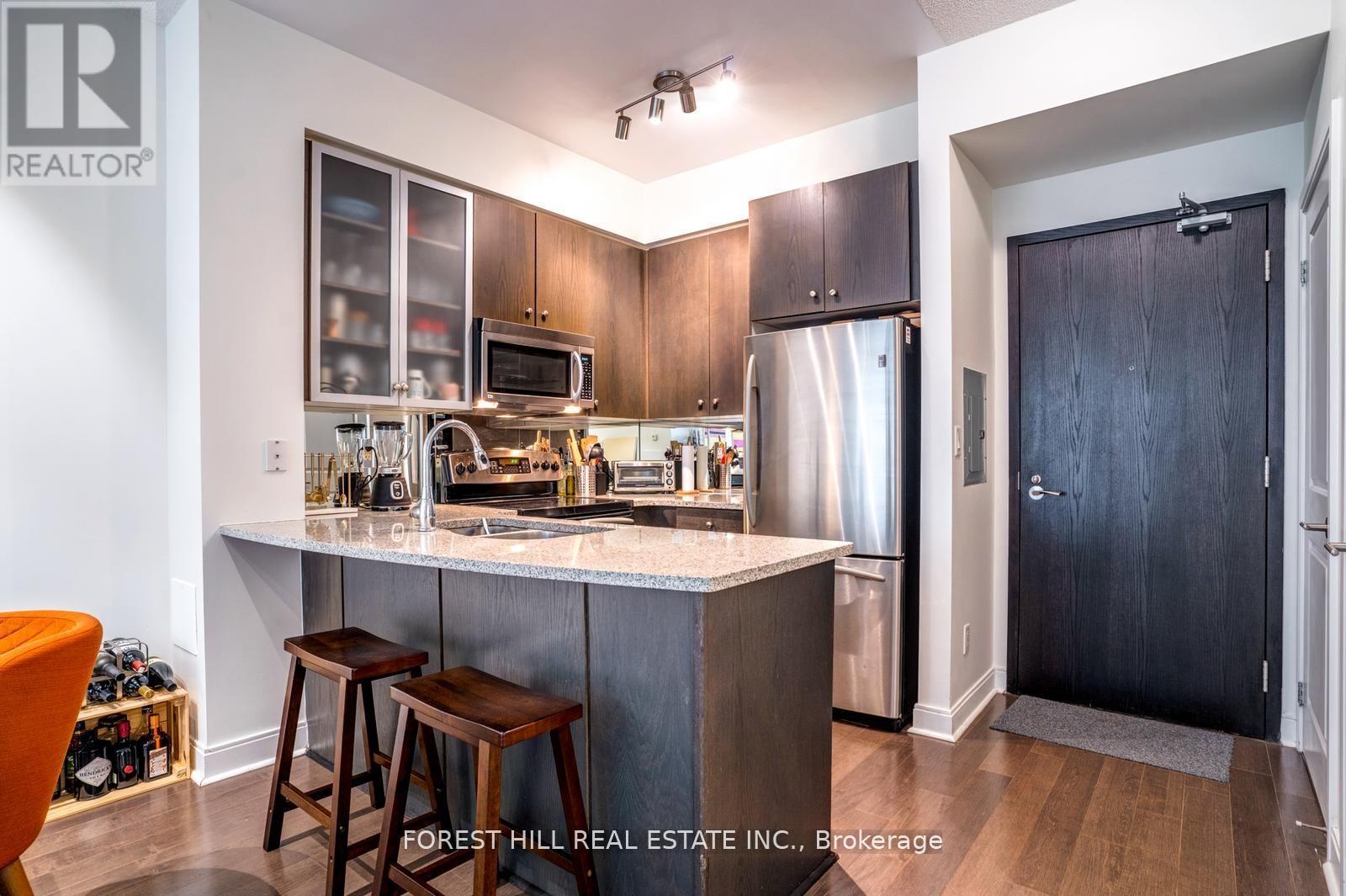 103 - 21 Scollard Street Property Photo 5