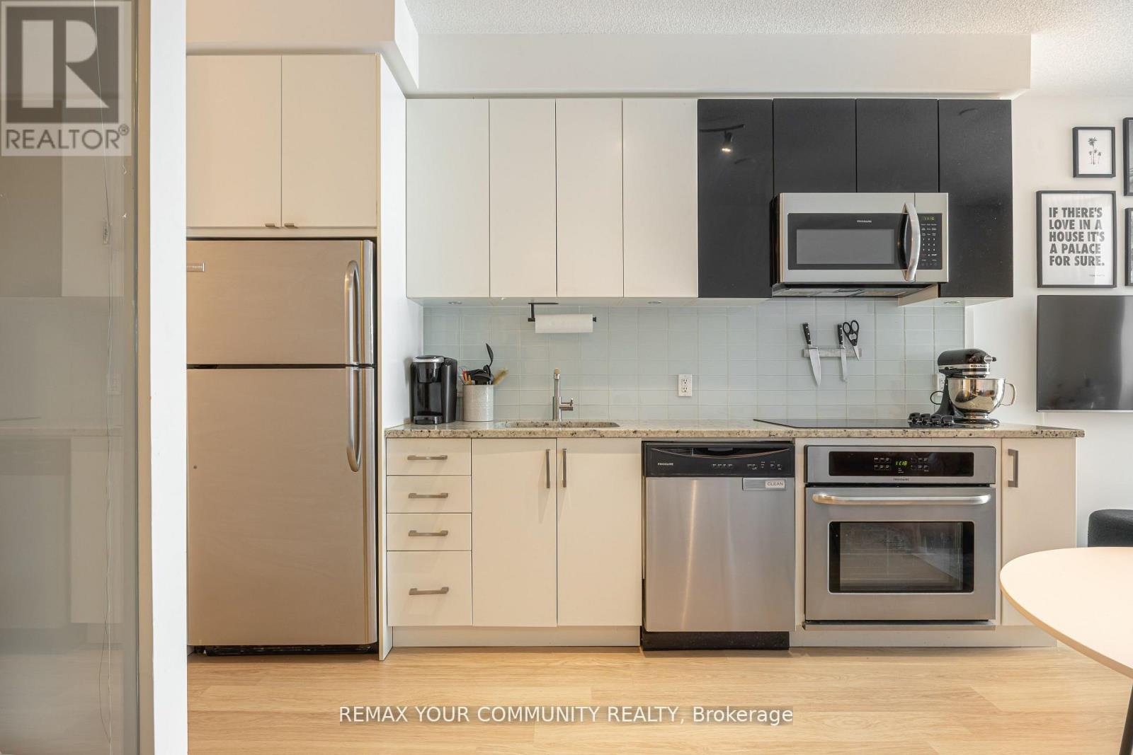 724 - 98 Lillian Street Property Photo 3