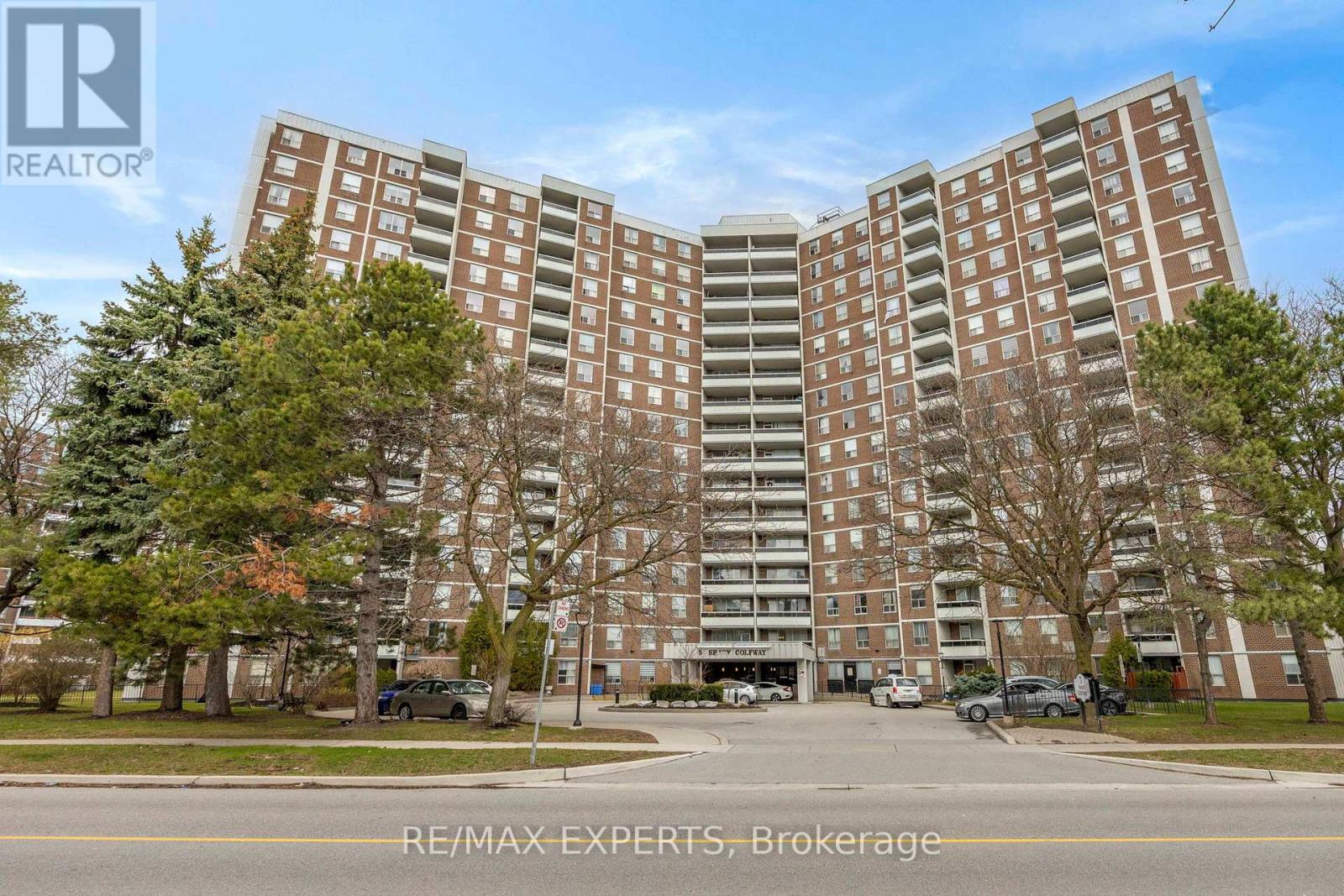 1417 - 5 Shady Golfway Property Photo 1
