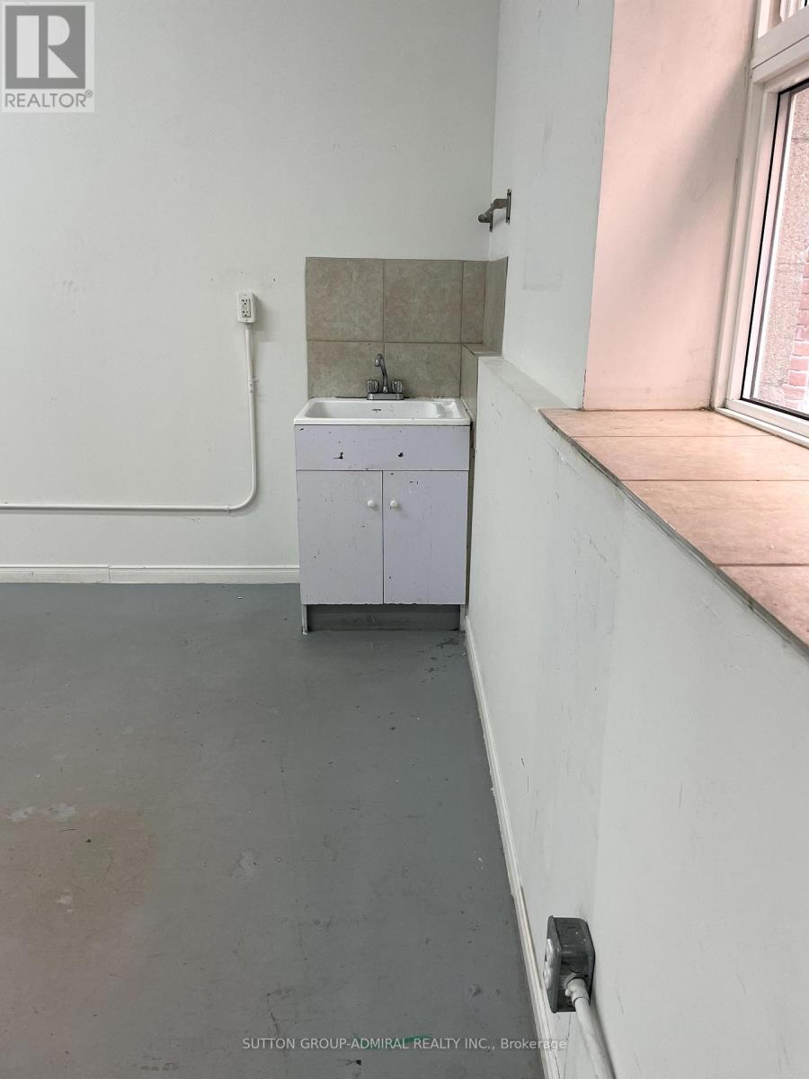 Studio 1 - 151 Sterling Road Property Photo 5