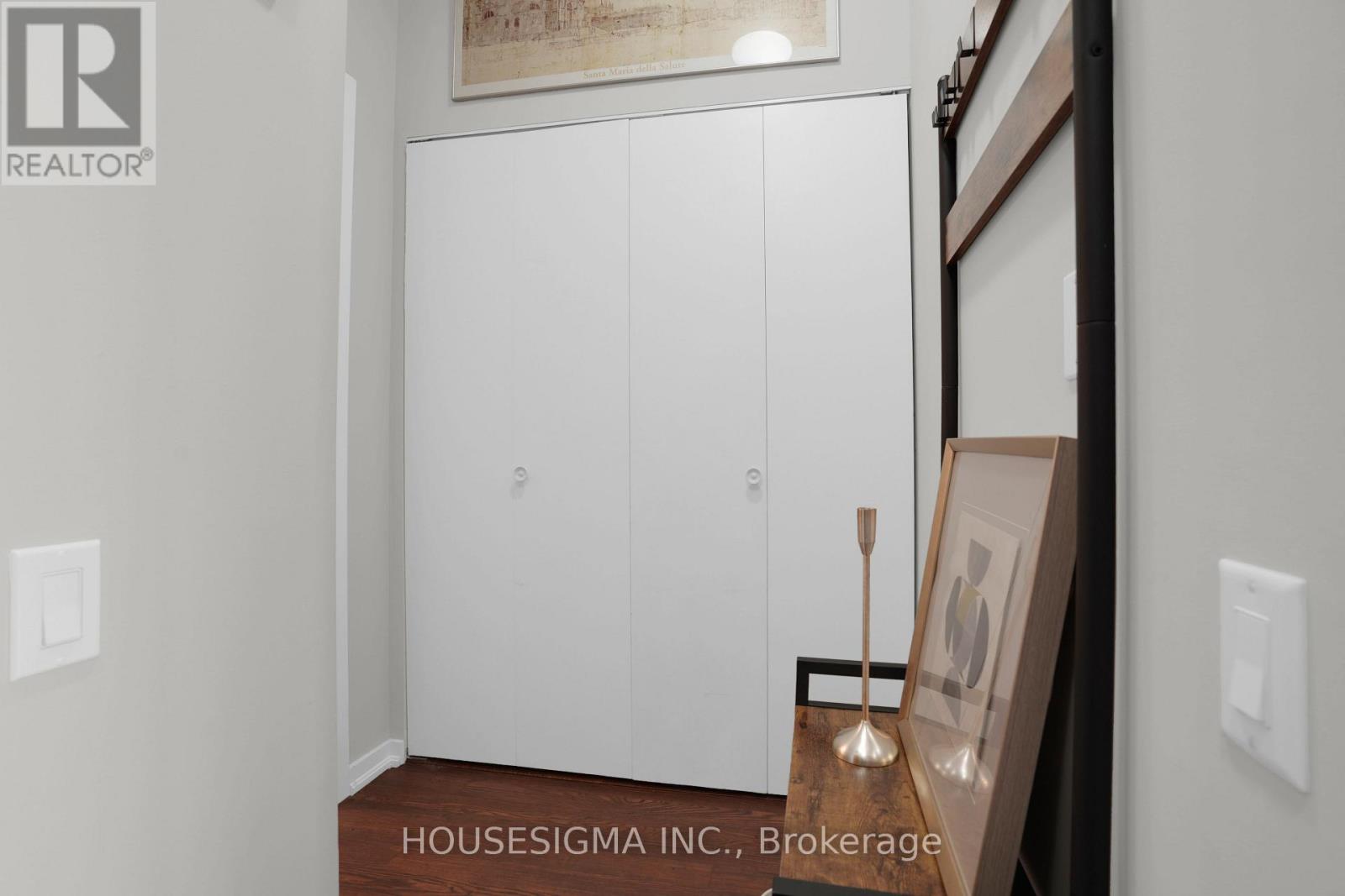 515 - 30 Canterbury Place Property Photo 12