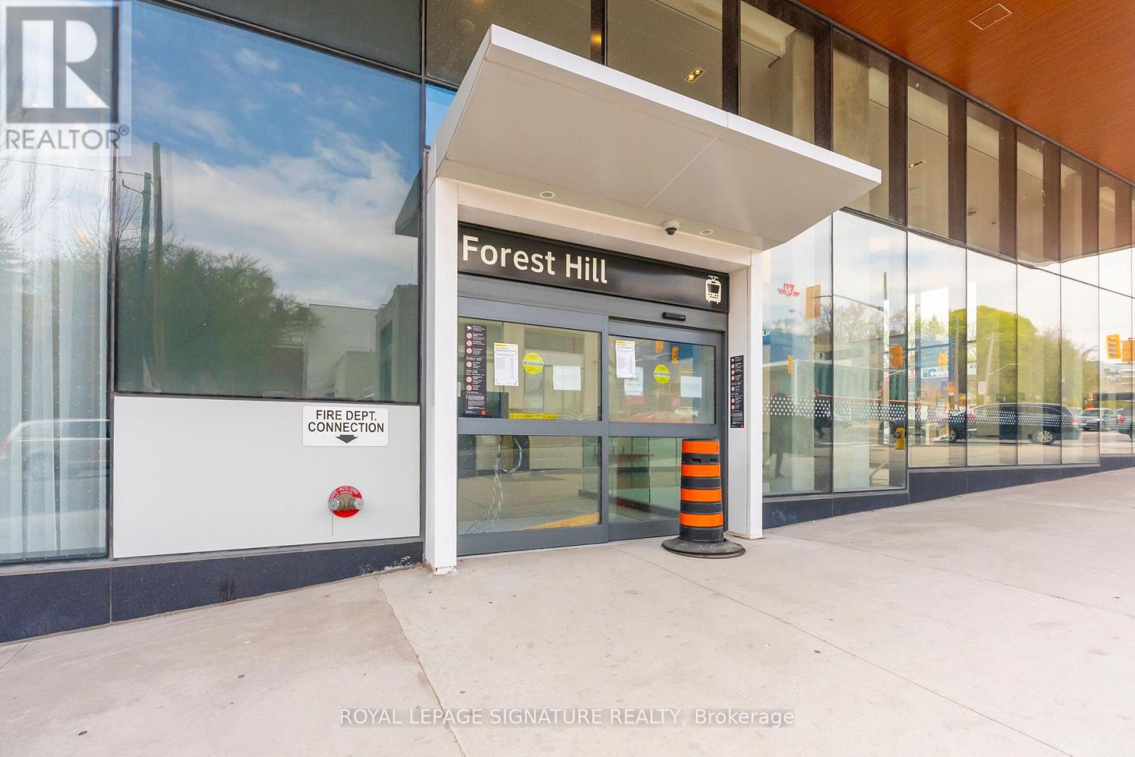 1121 - 2020 Bathurst Street Property Photo 4