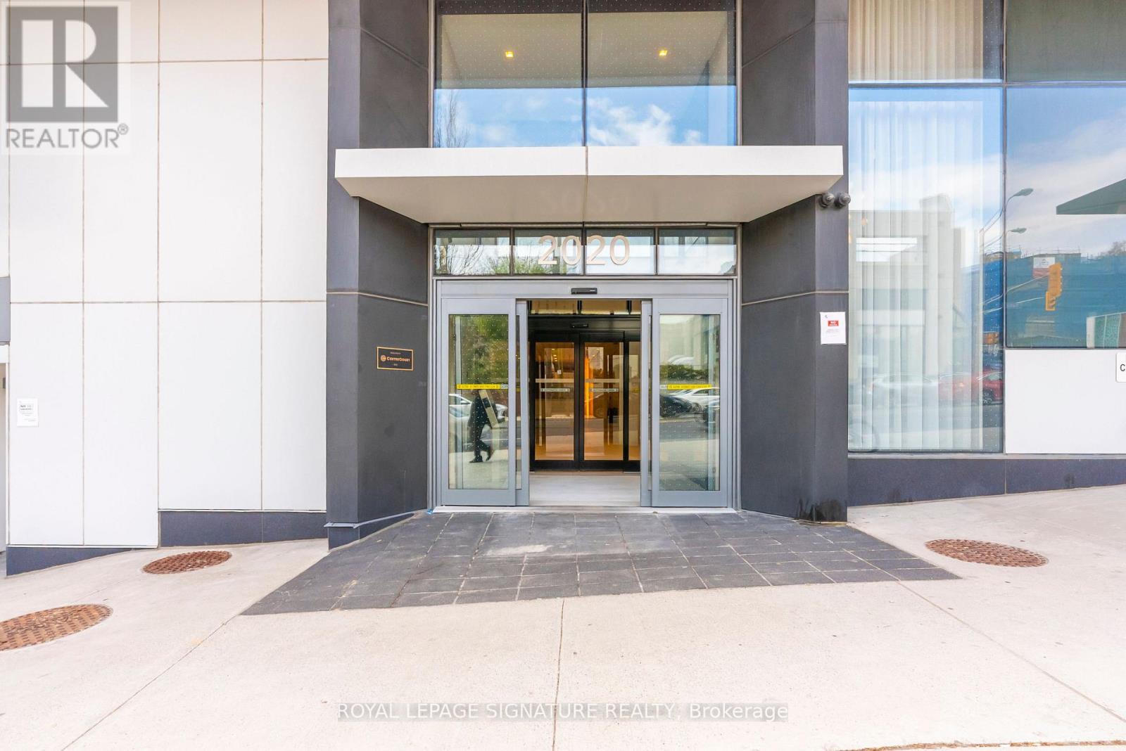 1121 - 2020 Bathurst Street Property Photo 6