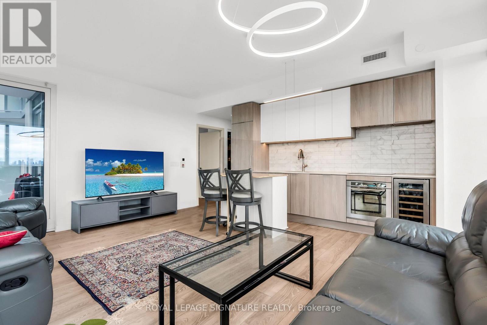 1121 - 2020 Bathurst Street Property Photo 9