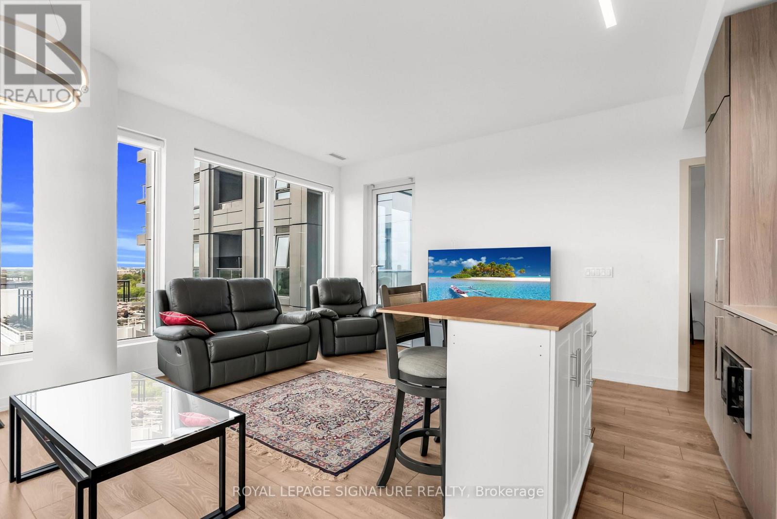 1121 - 2020 Bathurst Street Property Photo 10