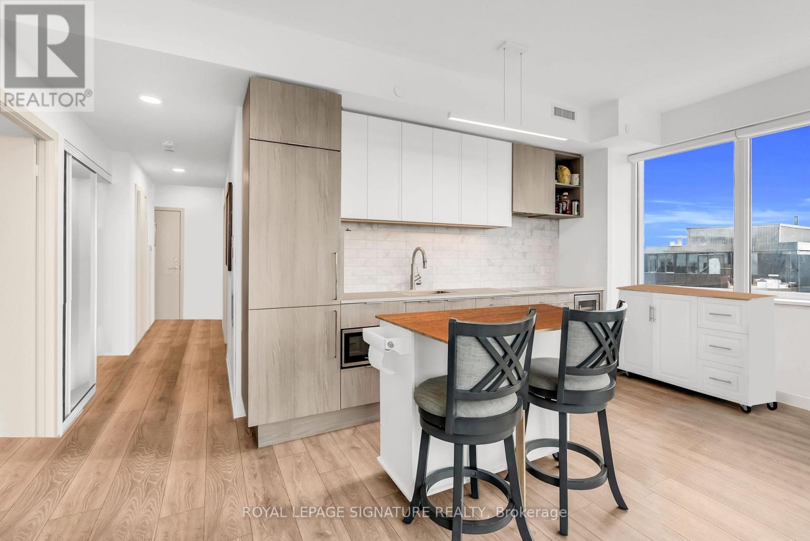 1121 - 2020 Bathurst Street Property Photo 11