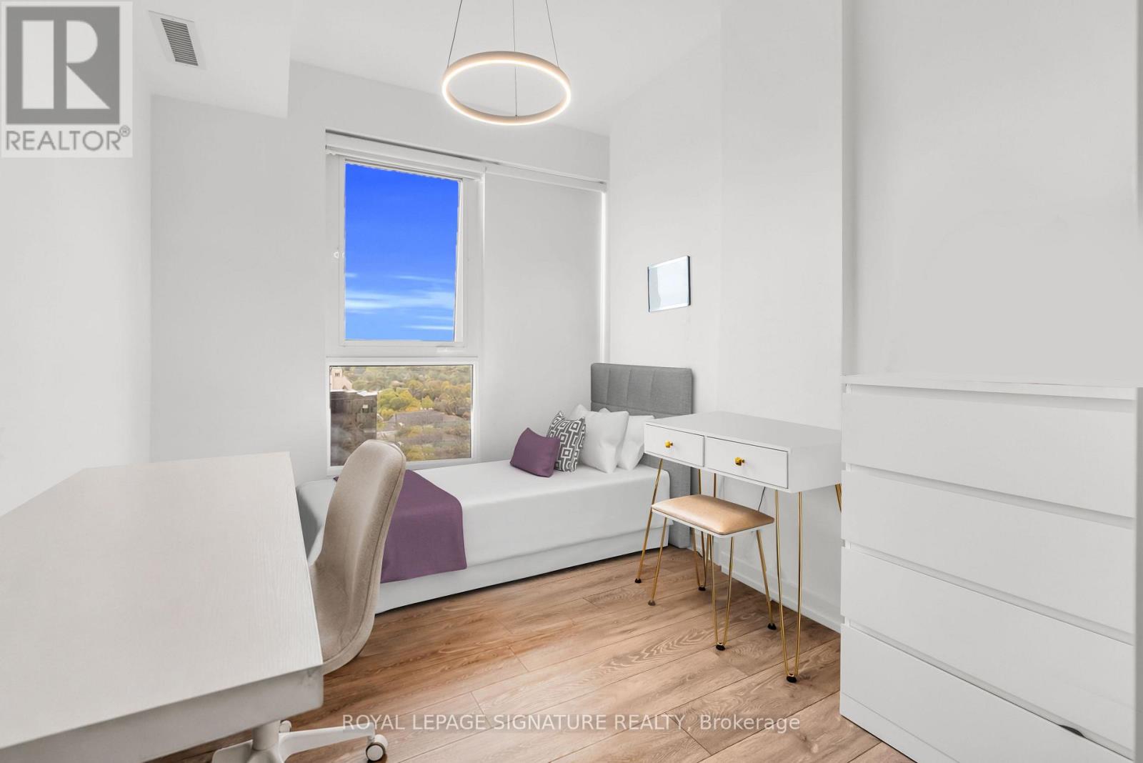 1121 - 2020 Bathurst Street Property Photo 18