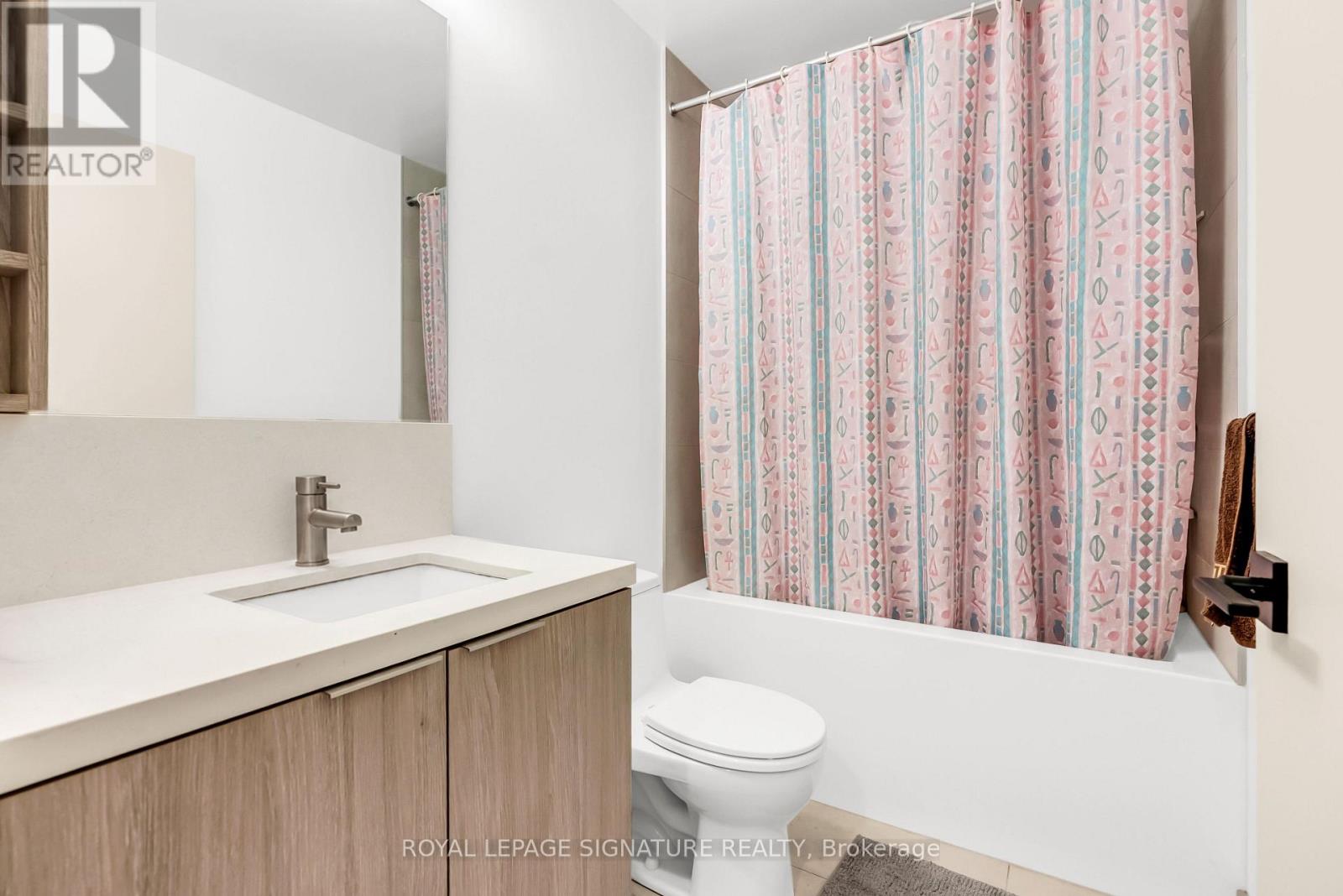 1121 - 2020 Bathurst Street Property Photo 20