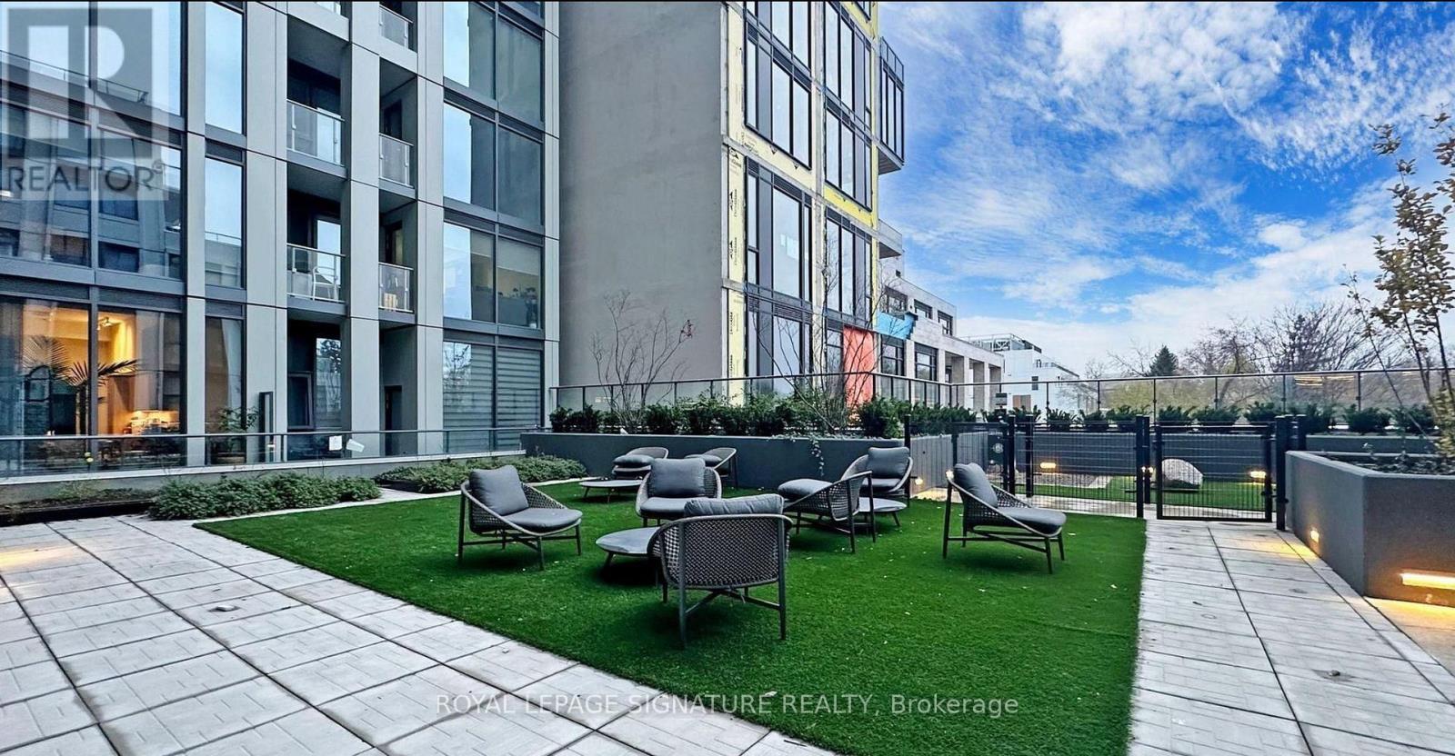 1121 - 2020 Bathurst Street Property Photo 35