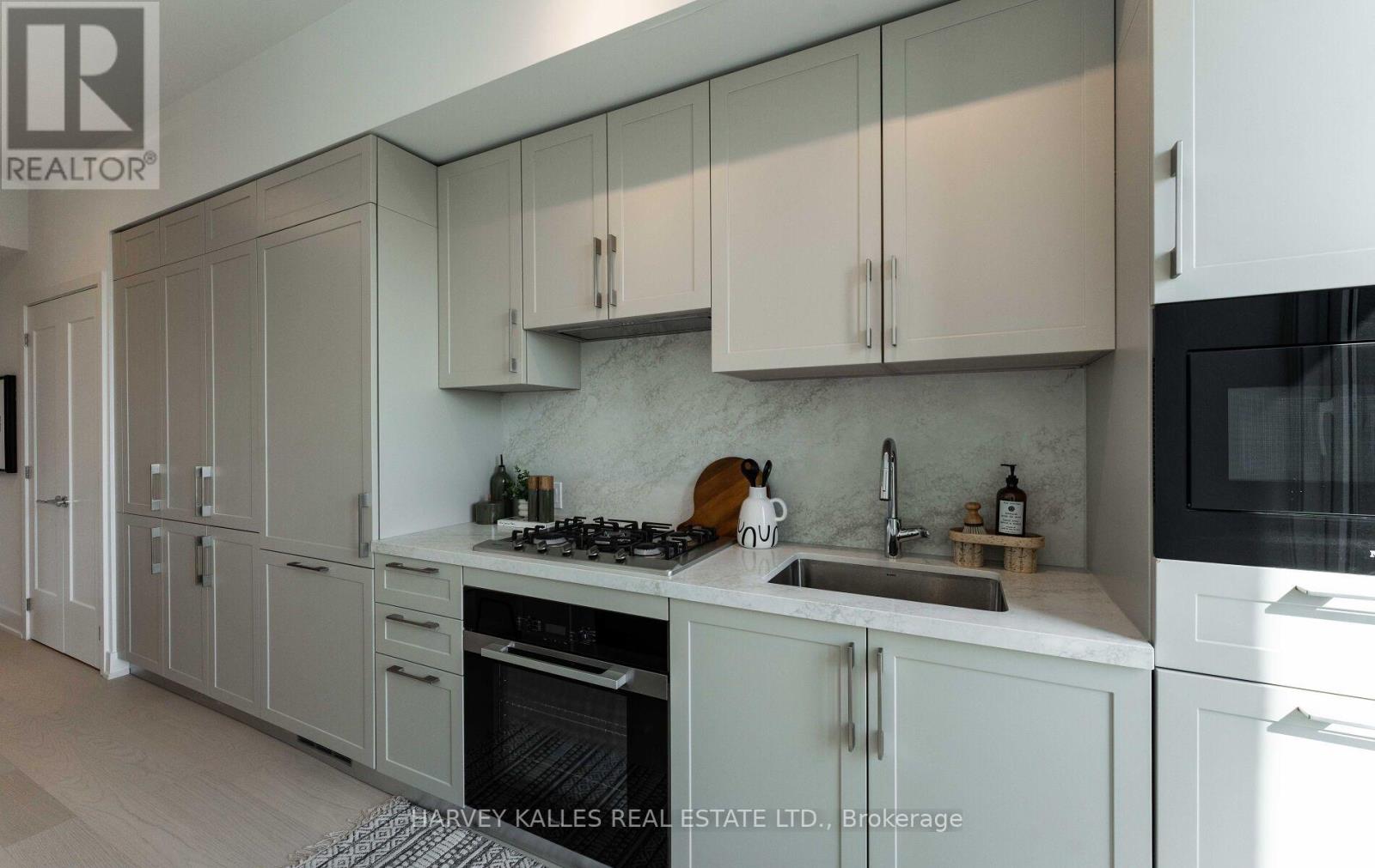 Lph2 - 8 Manor Road W Property Photo 12