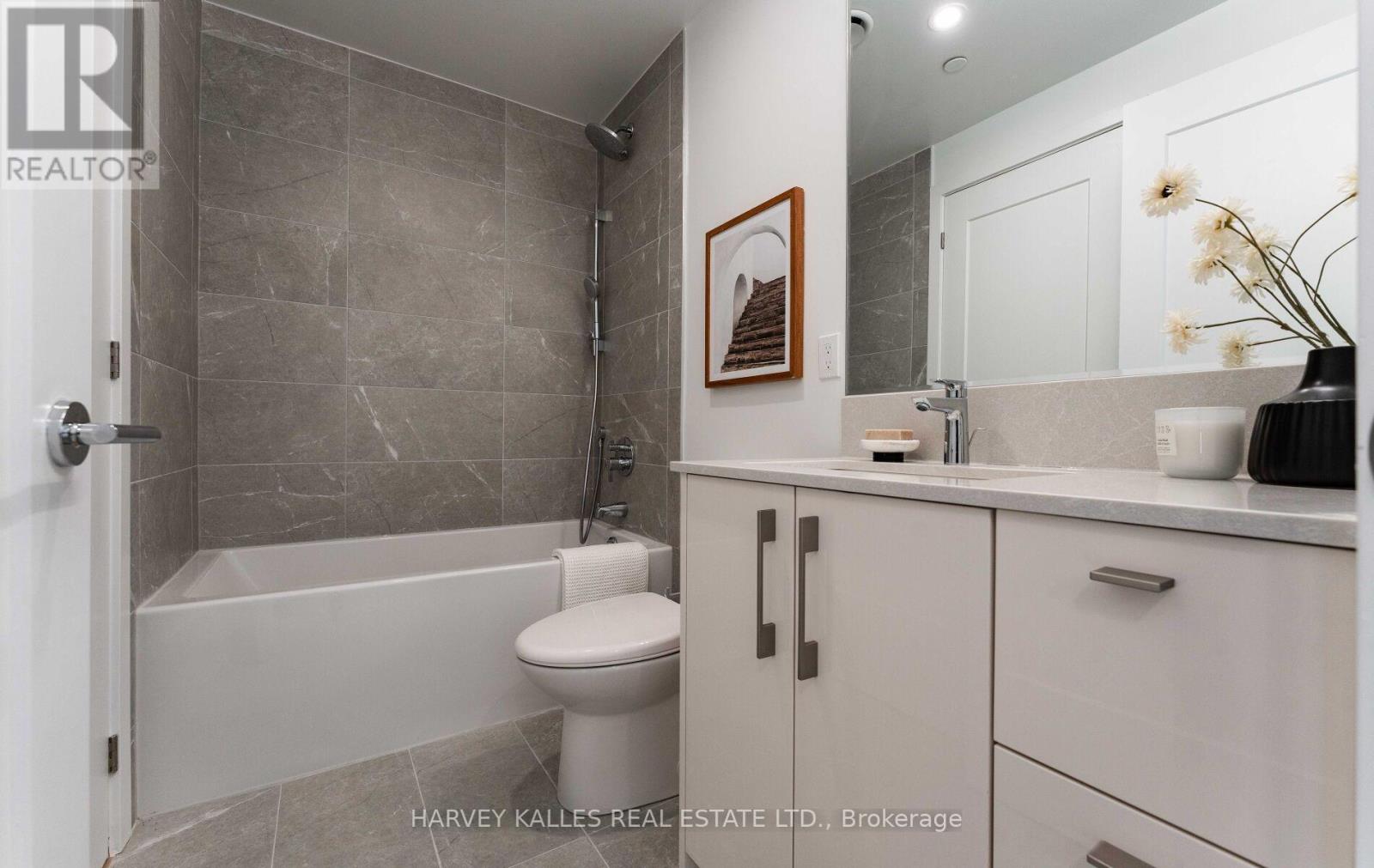 Lph2 - 8 Manor Road W Property Photo 24