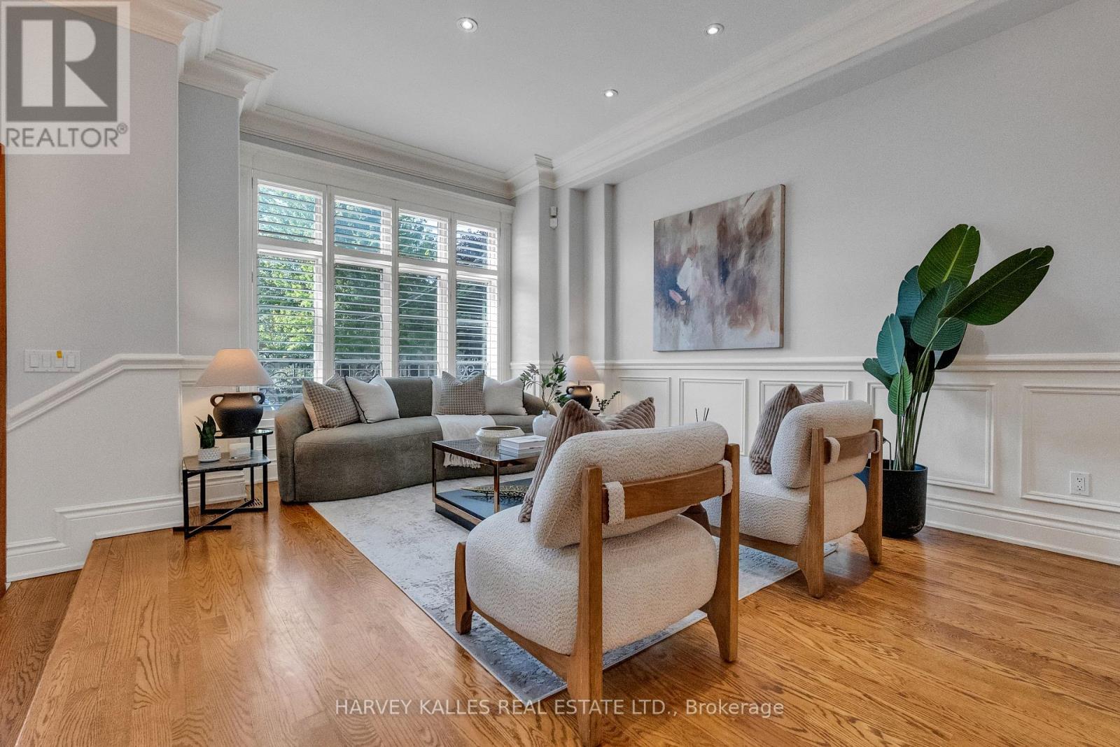 168 Roe Avenue Property Photo 8