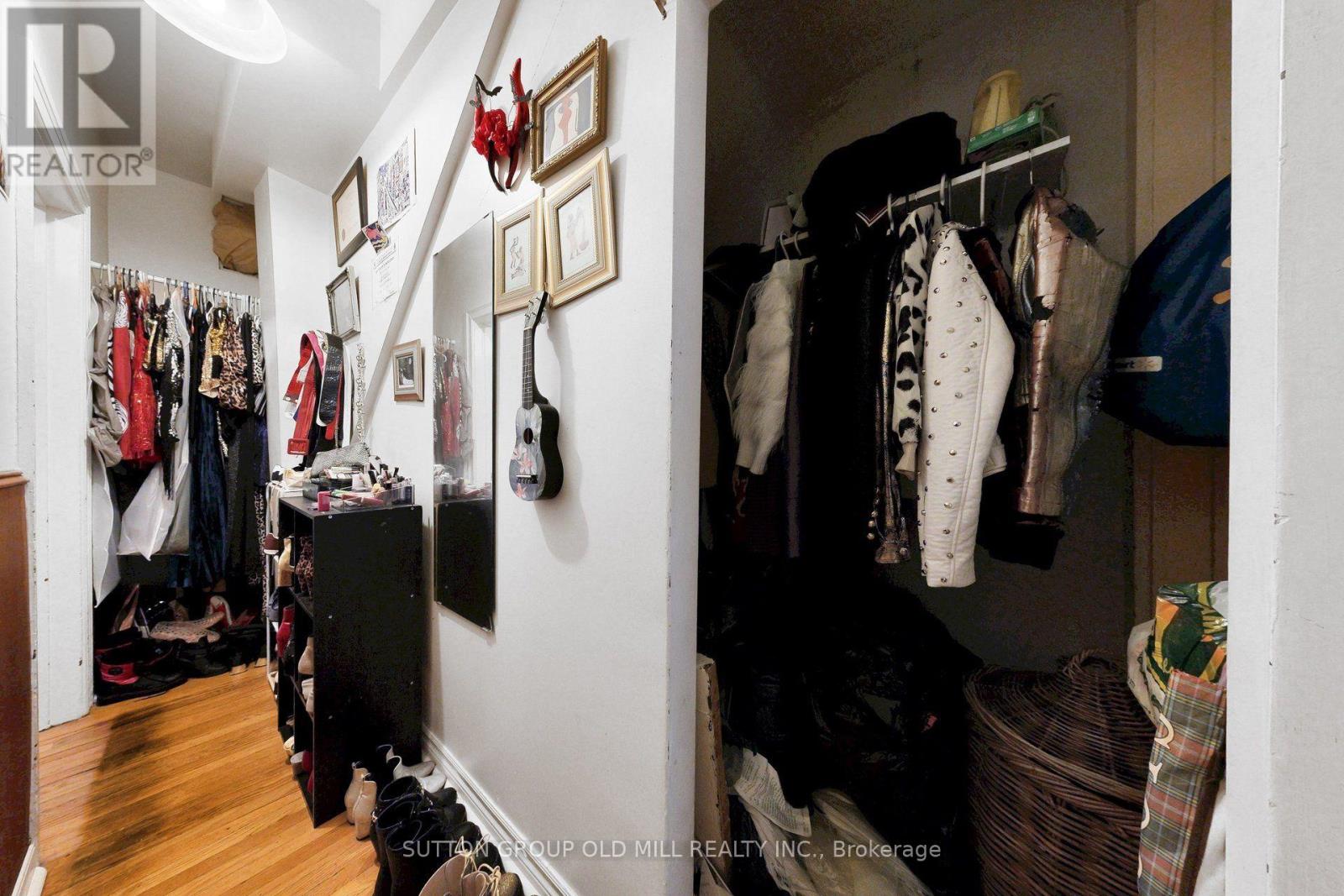 1060 College Street Property Photo 12