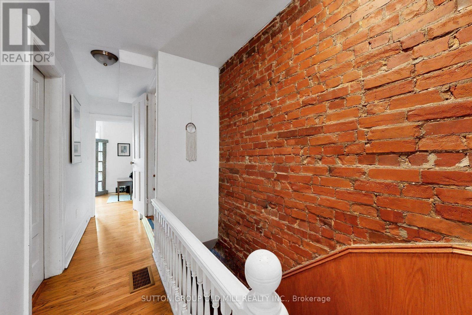 1060 College Street Property Photo 14