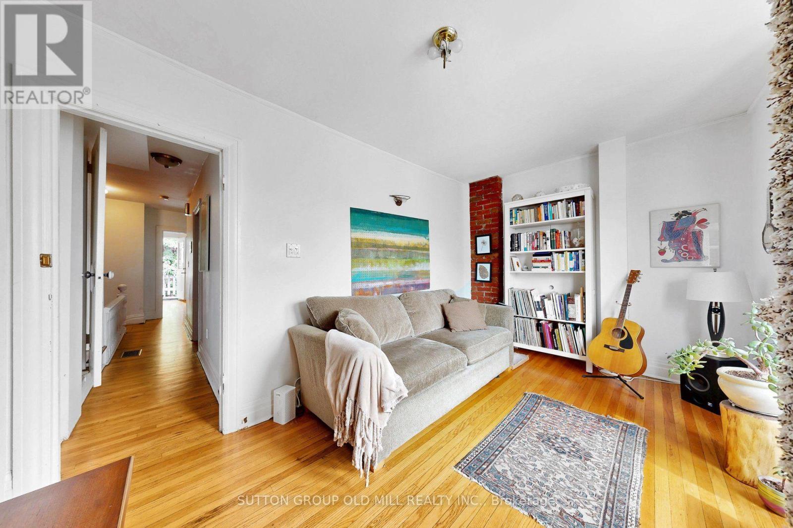 1060 College Street Property Photo 17